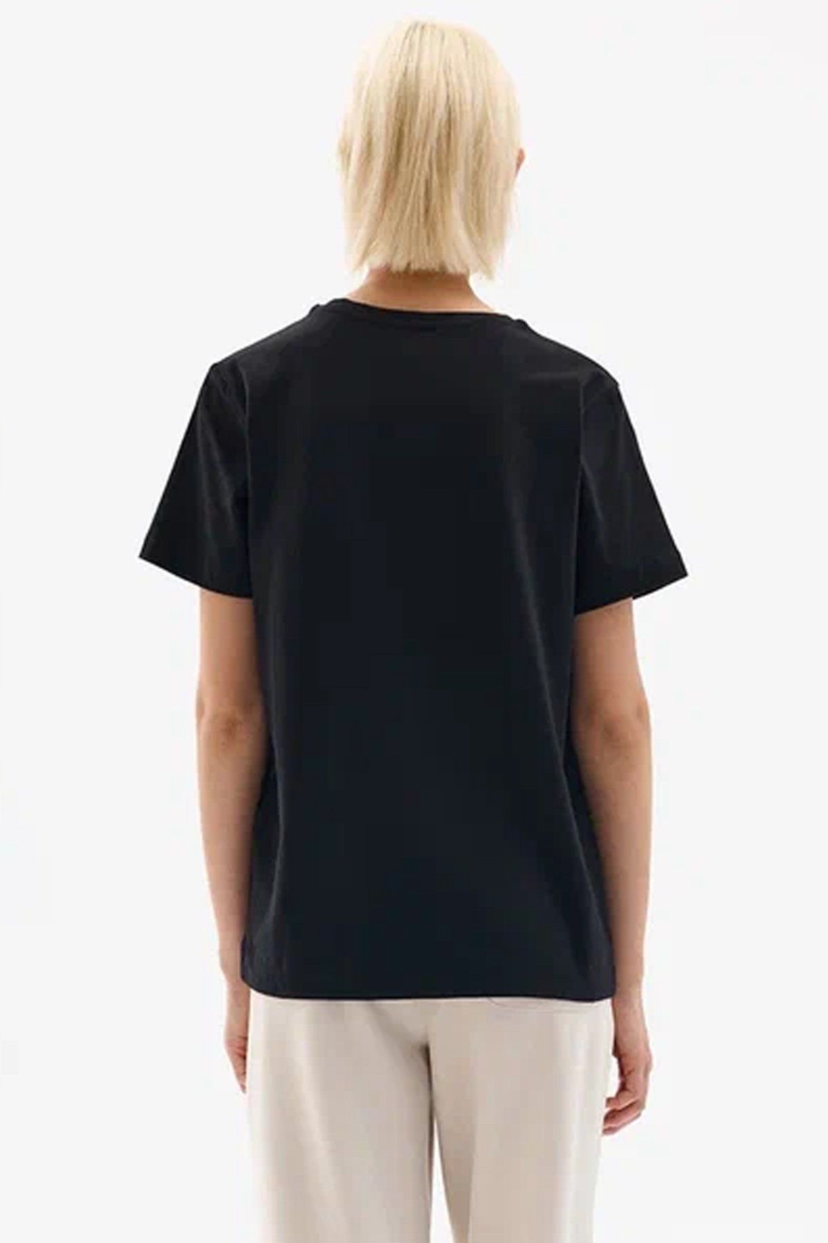 Базовая футболка из хлопкового трикотажа в черном цвете, 40р