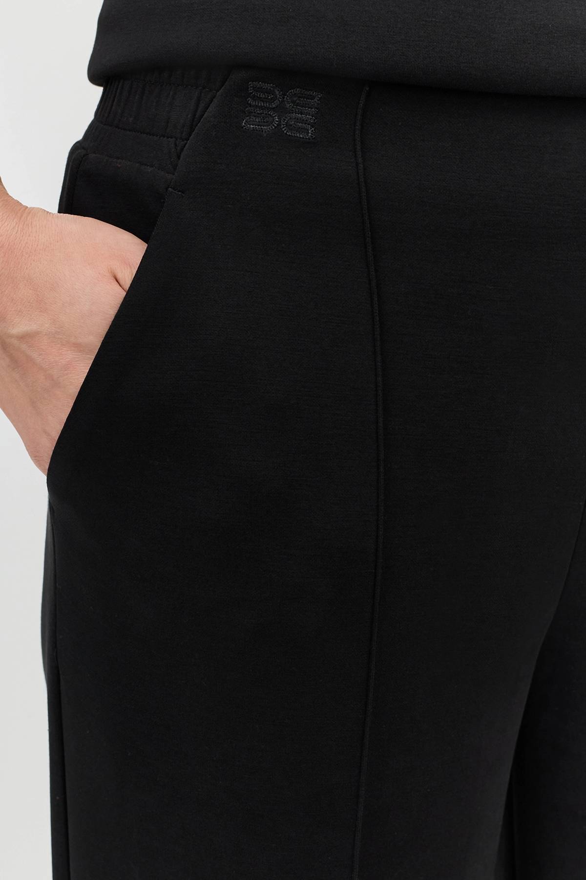 Широкие струящиеся брюки, 34