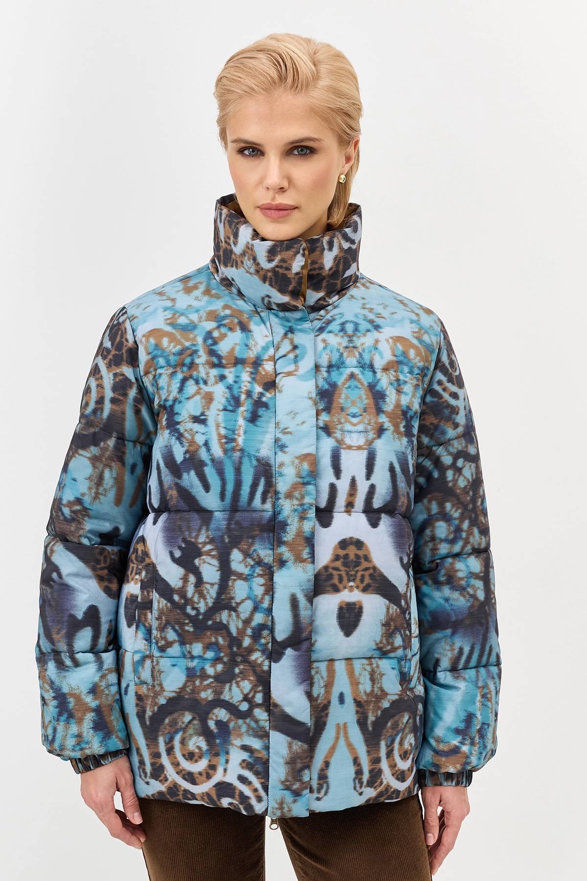 Лимитированная серия яркая куртка в изумрудном цвете с косынкой, 36