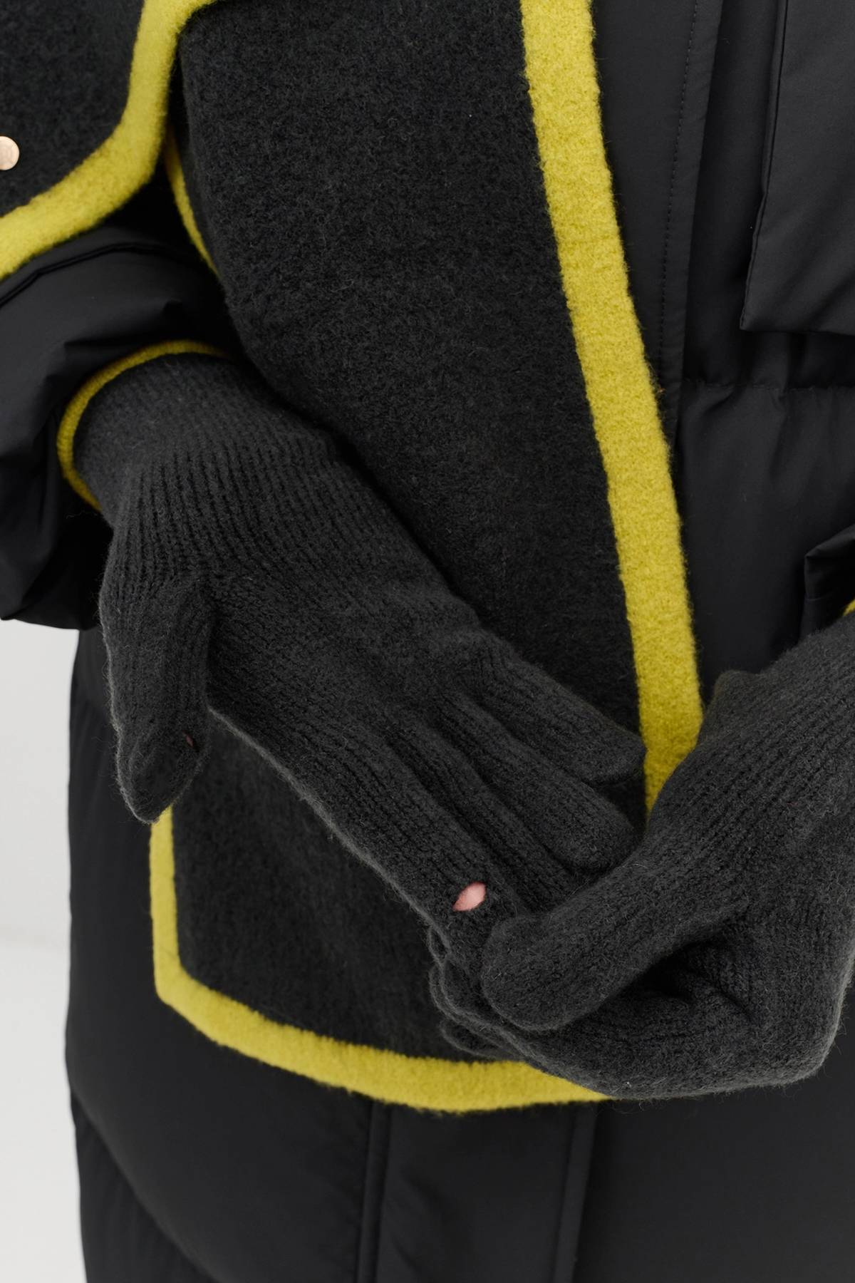 Вязаные перчатки с контрастной отделкой, One