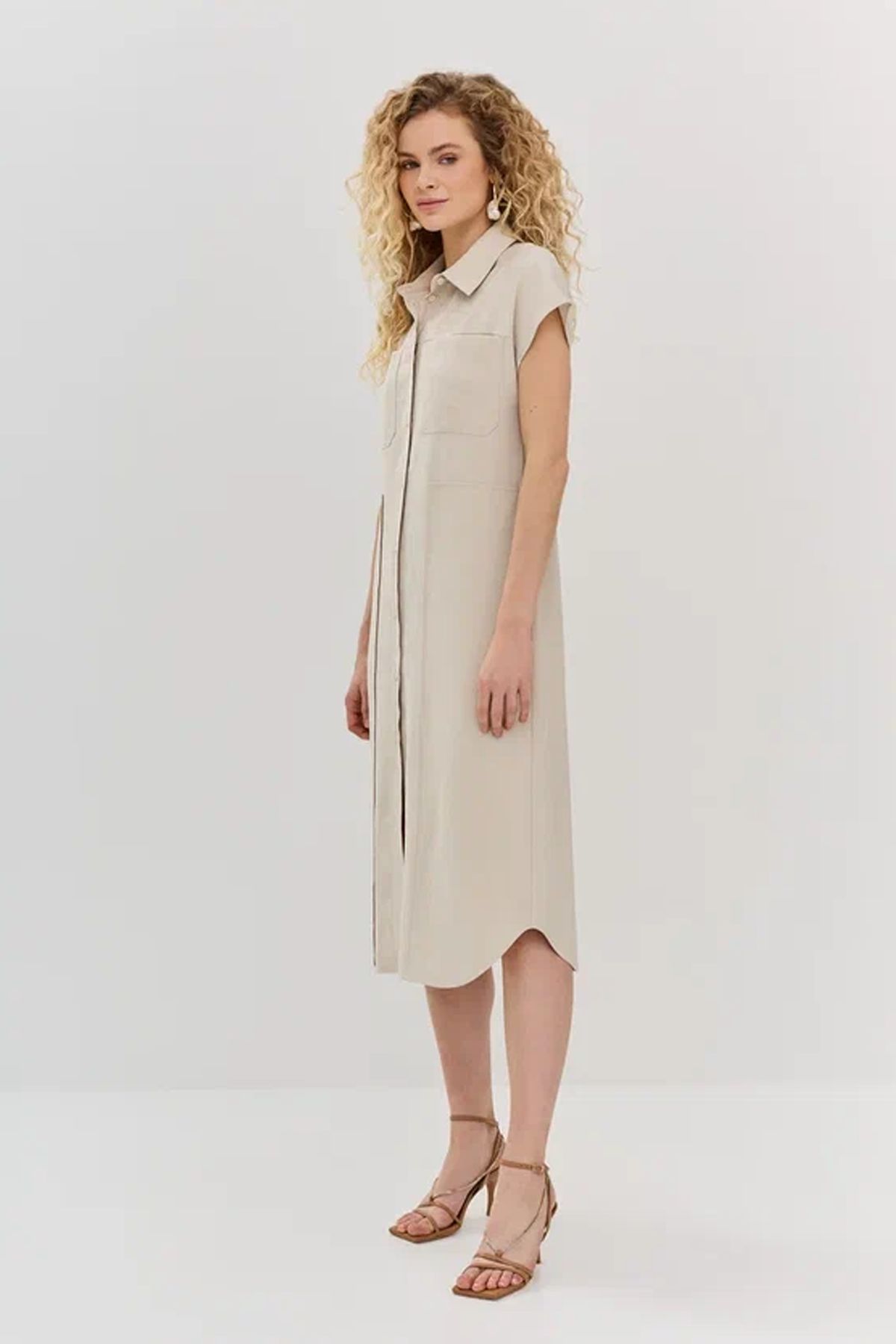 Платье-рубашка с закругленным низом, 46р