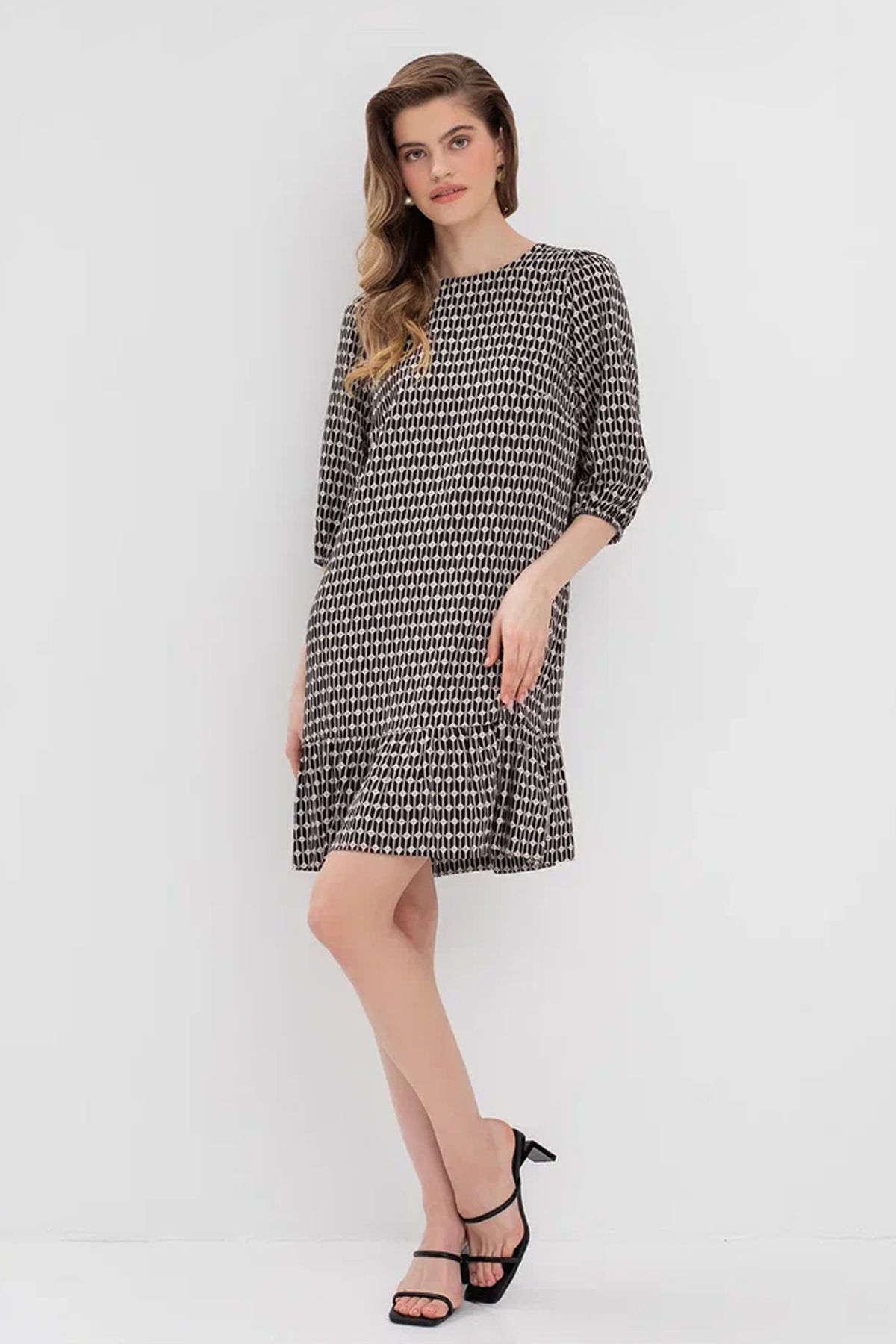 Платье с геометрическим принтом, 40р