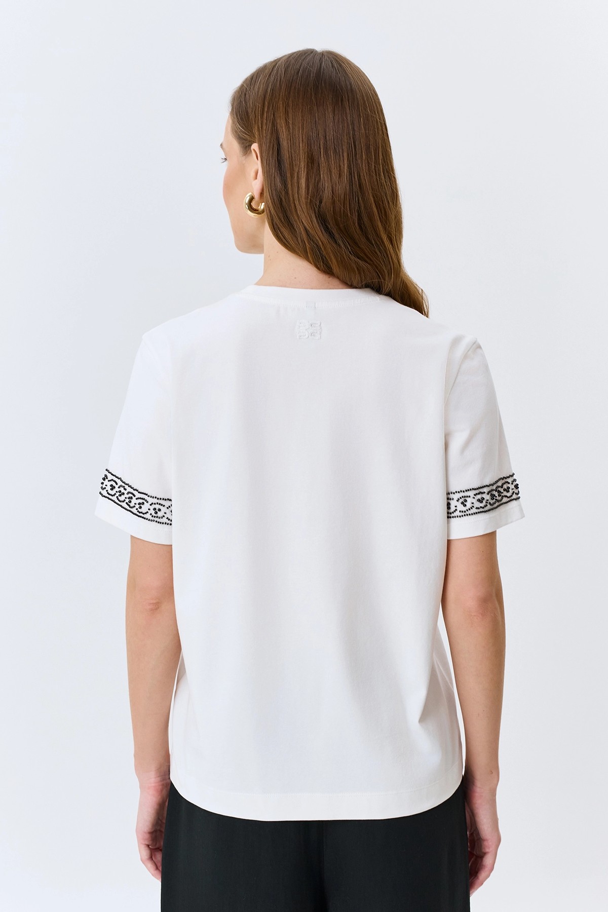 Футболка с декором на рукавах, 46