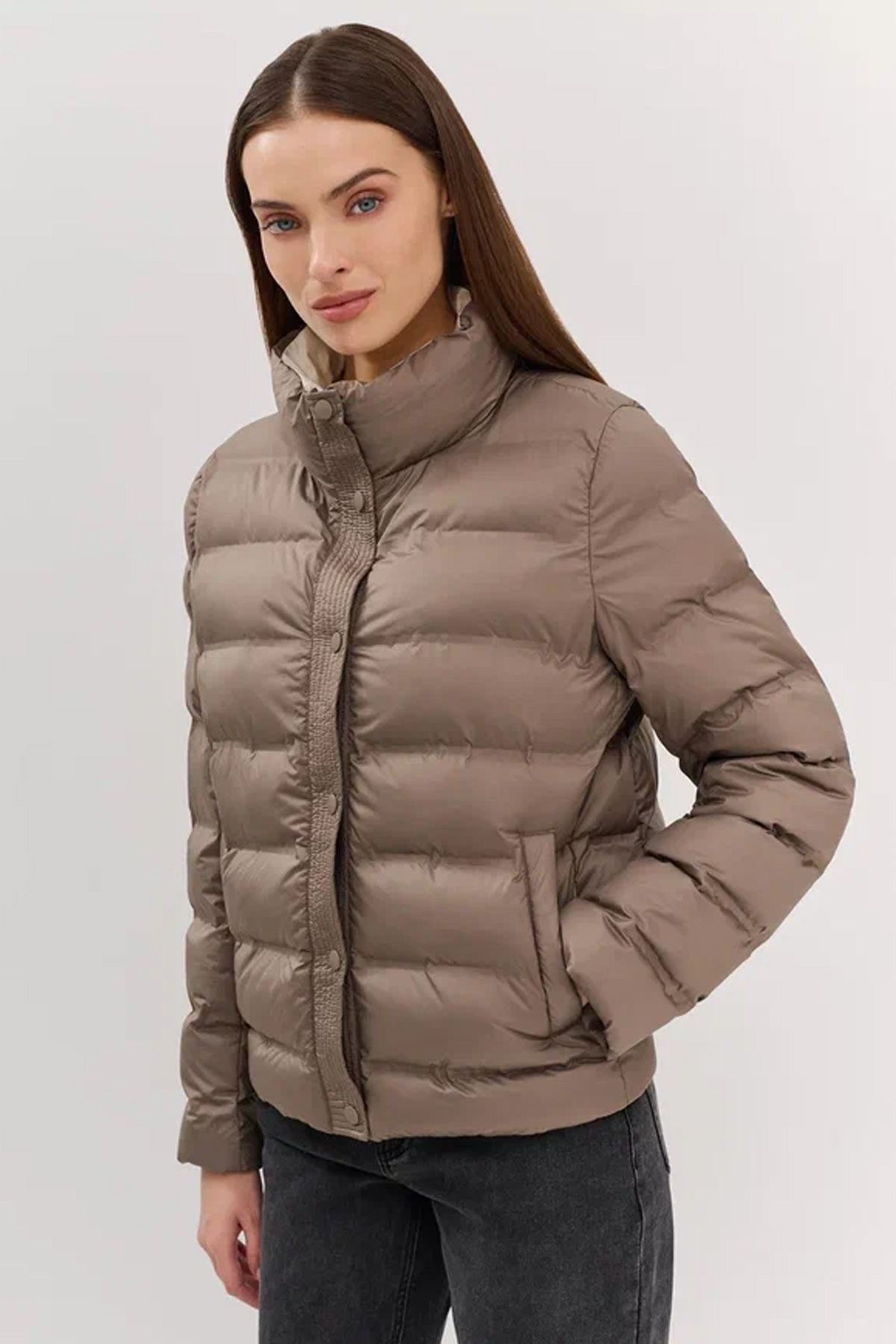 Куртка с контрастной подкладкой в бежево-сером цвете, 48р