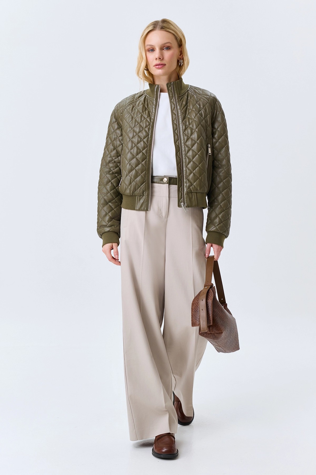 Стеганый бомбер из эко кожи, 48