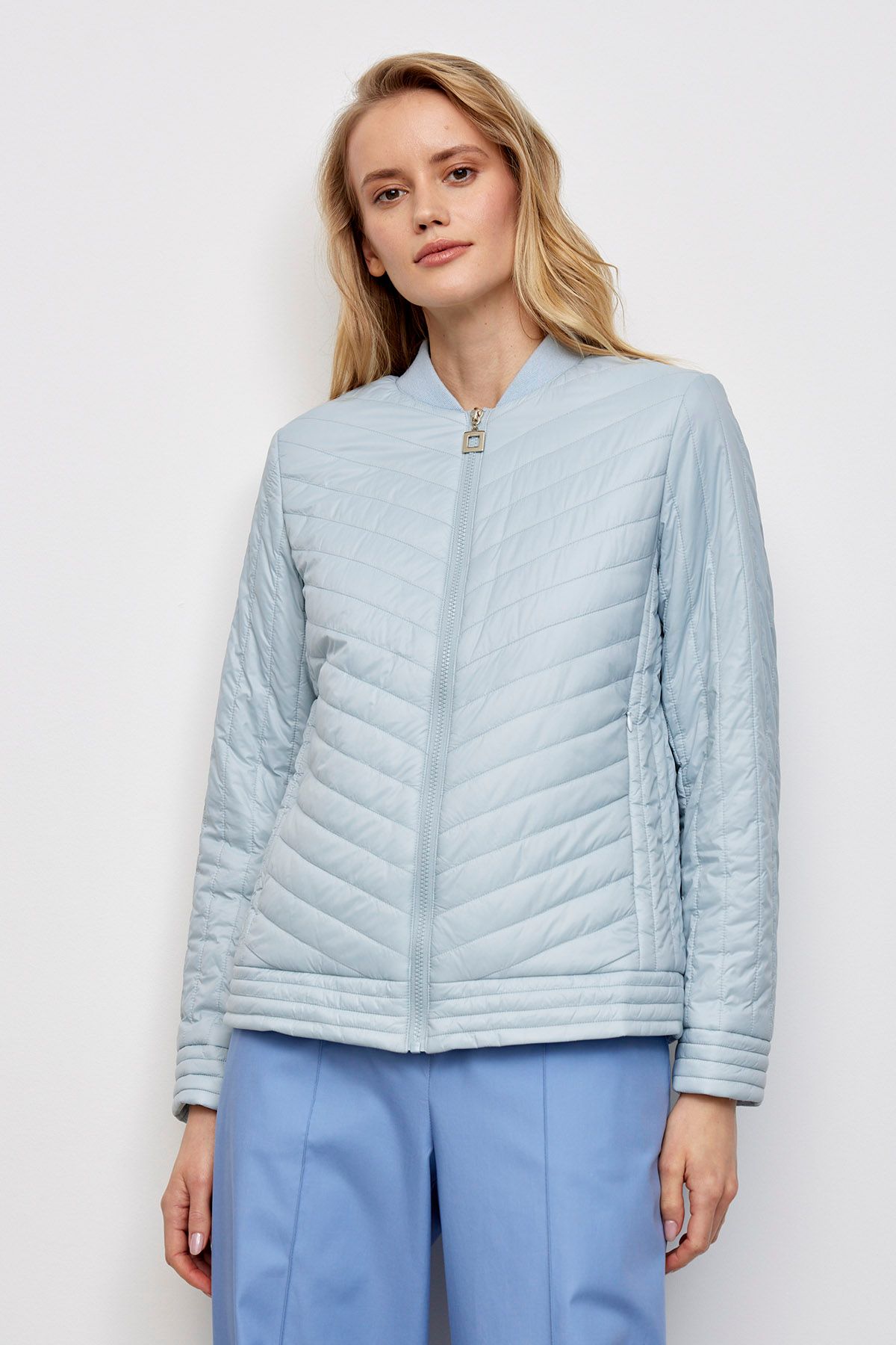 Куртка серо-голубого цвета с диагональной стёжкой, 42р