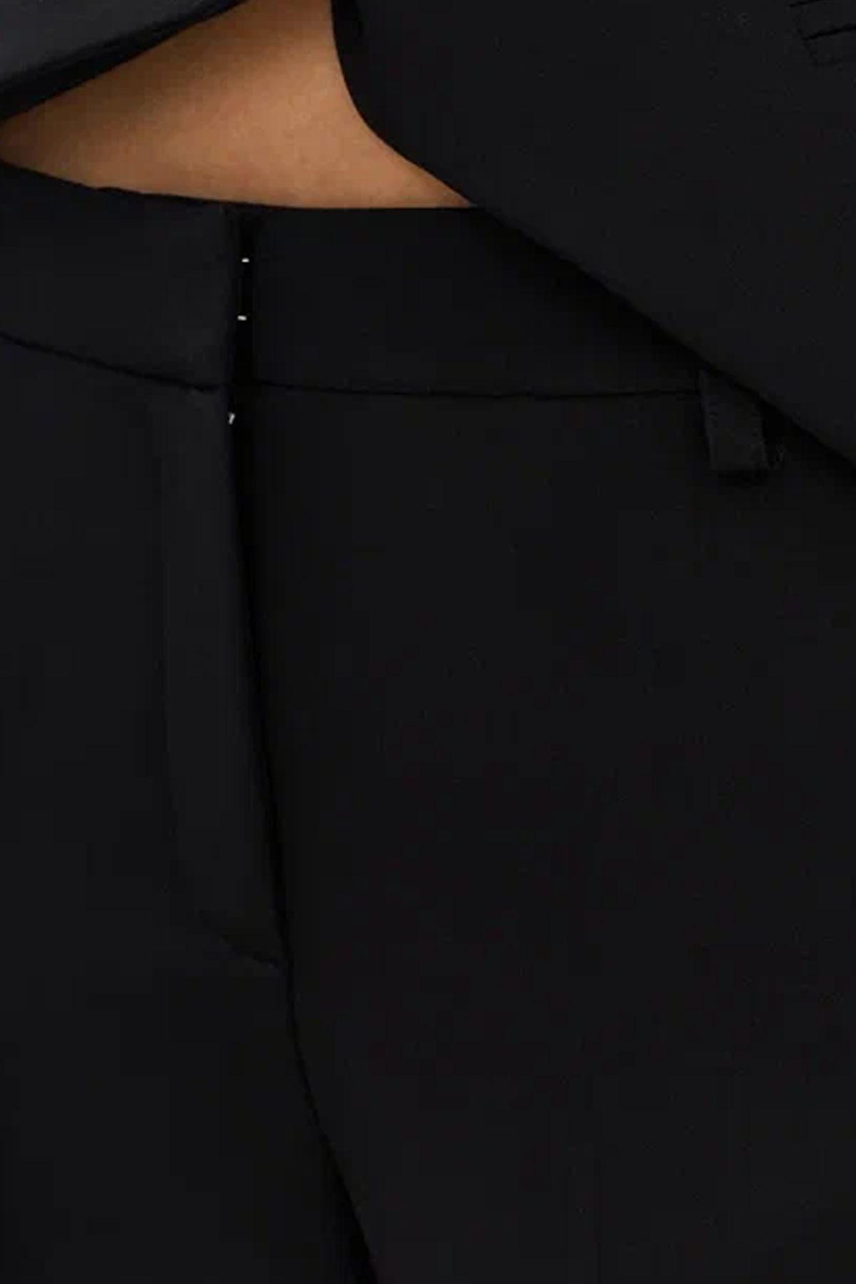 Классические брюки с мягкими стрелками в черном цвете, 50р