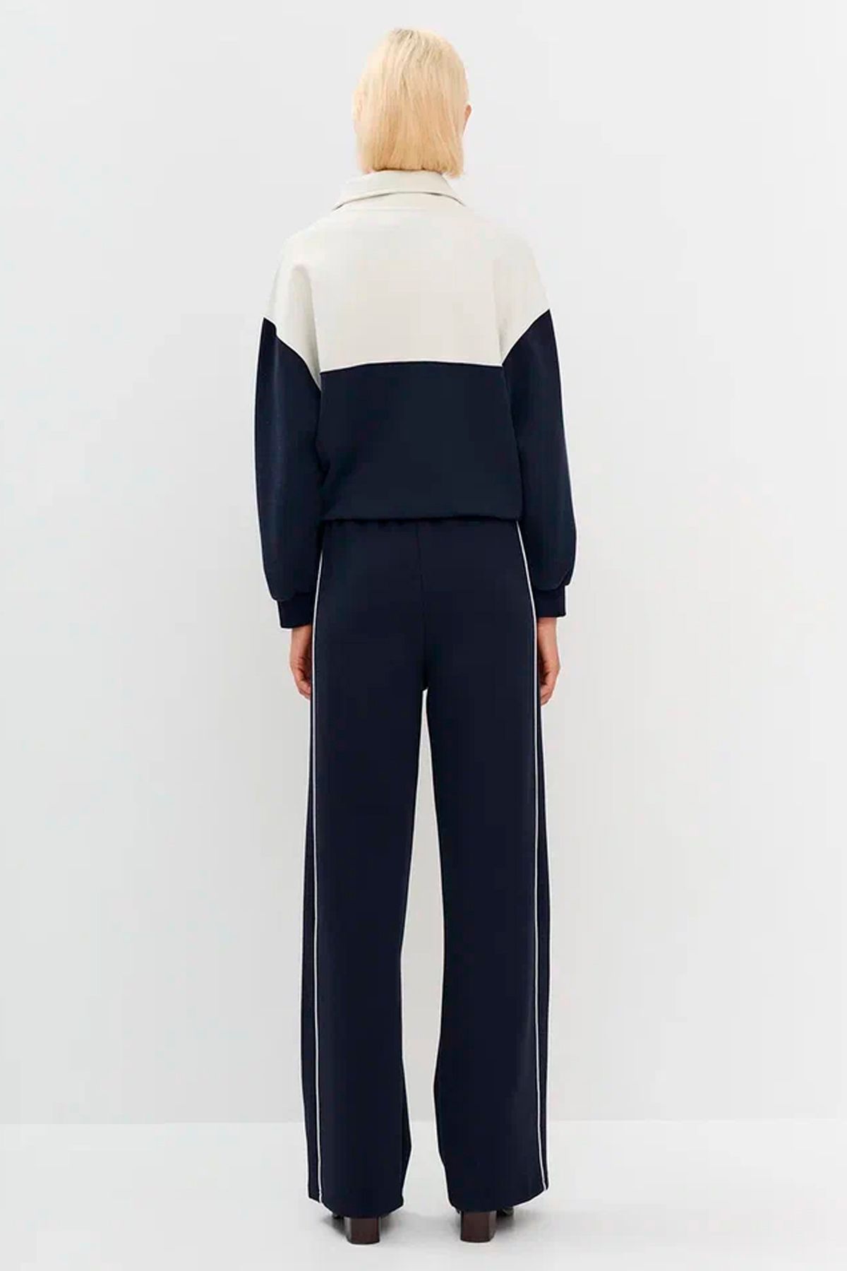 Трикотажные брюки с лампасами, 40р