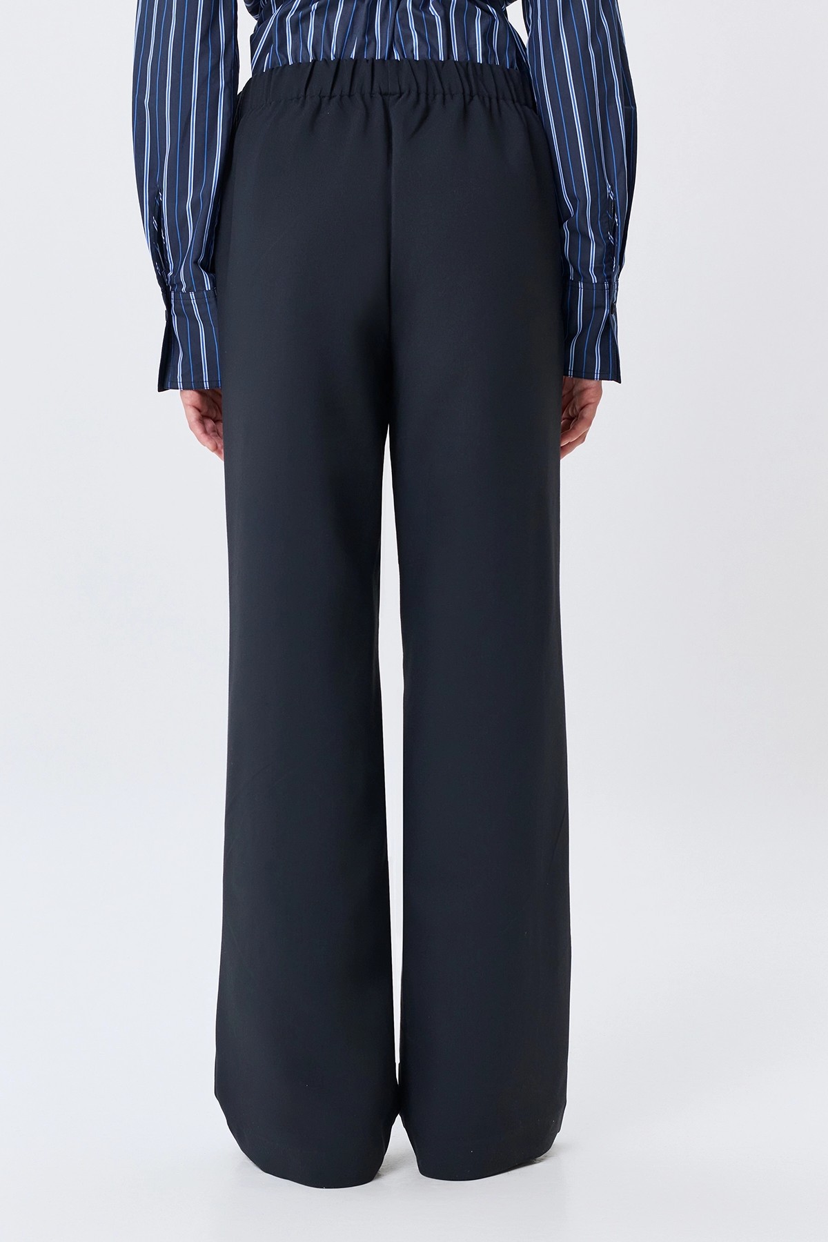 Прямые брюки с мягкими стрелками, 52