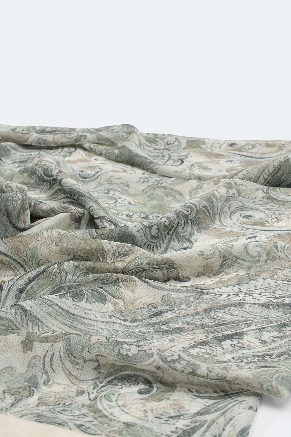 Тонкий палантин с нежным принтом, One