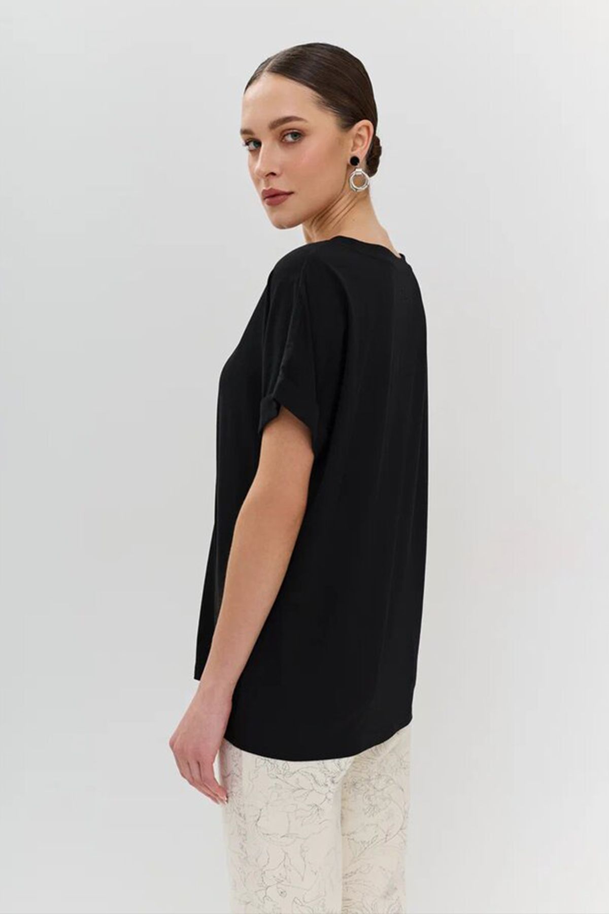 Стильная футболка с круглым вырезом на горловине, 54р