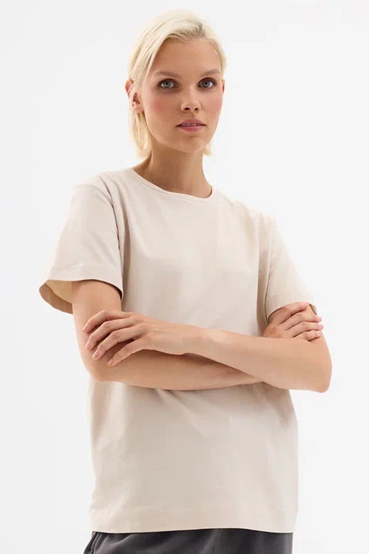 Базовая футболка из хлопкового трикотажа в бежевом цвете 50807/2, 40р