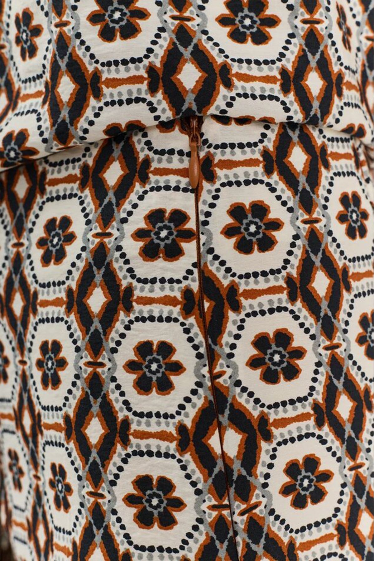 Юбка миди с абстрактным принтом, 52р