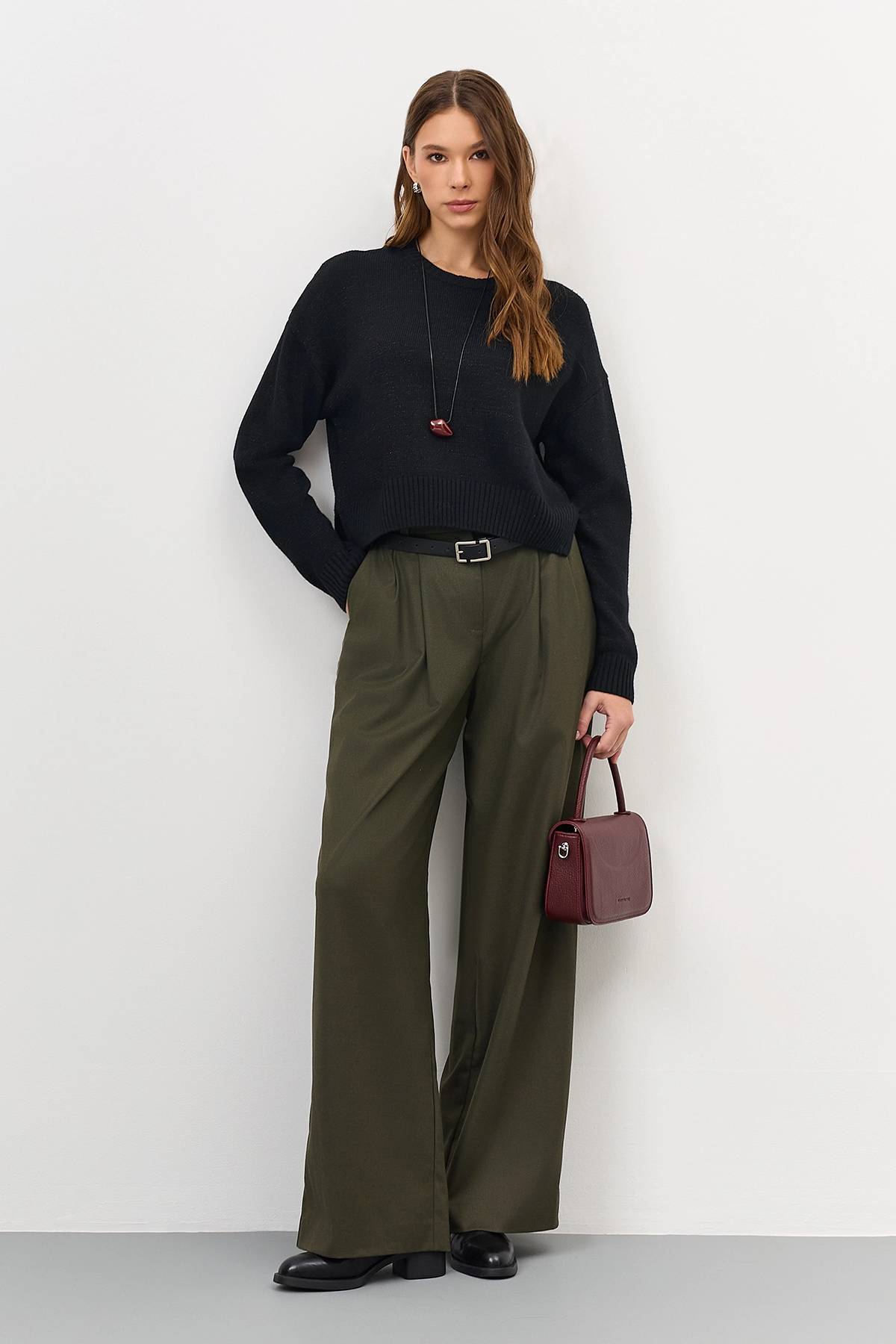 Лимитированная серия черный джемпер с палантином, 40