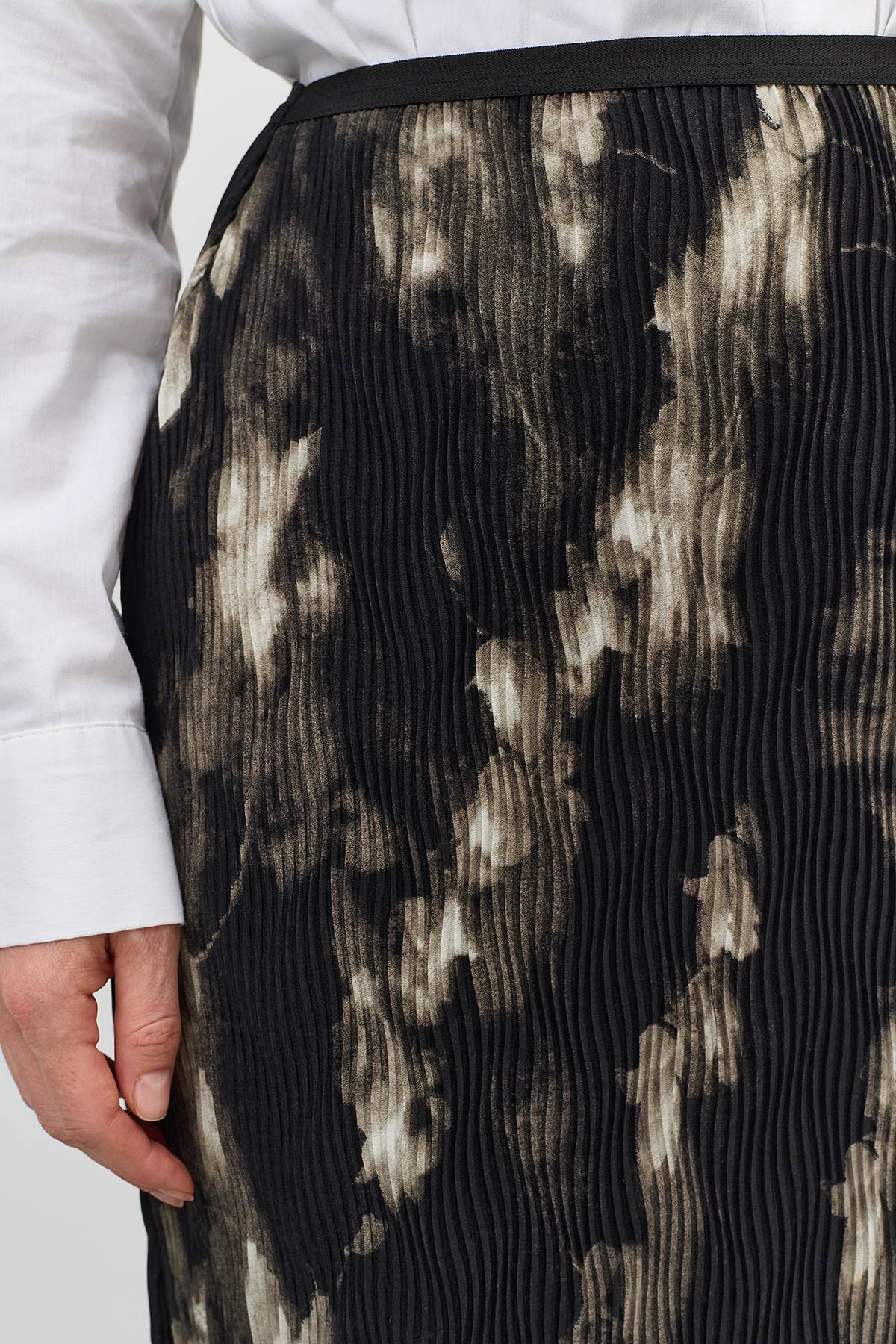 Юбка-плиссе из фактурной ткани, 50
