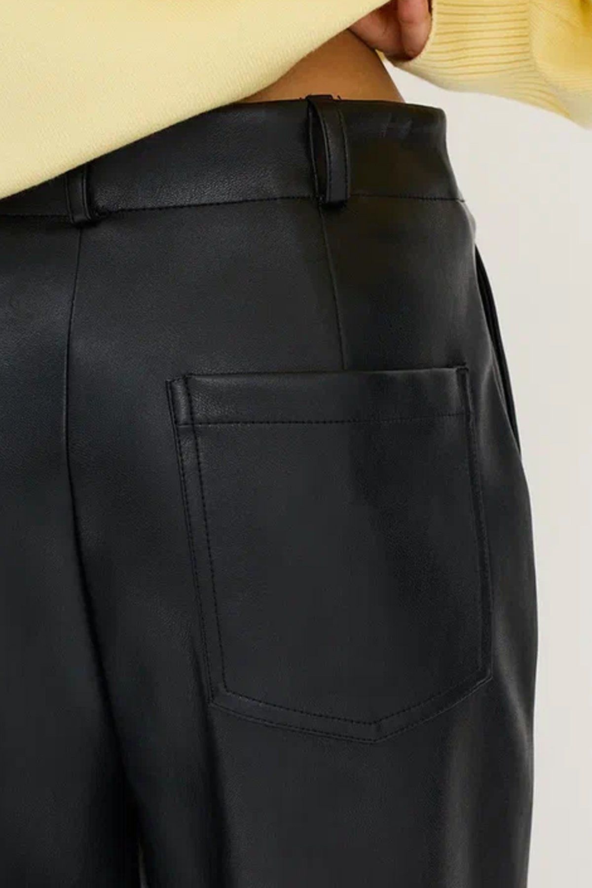 Однотонные брюки-клёш из полиуретана, 44р