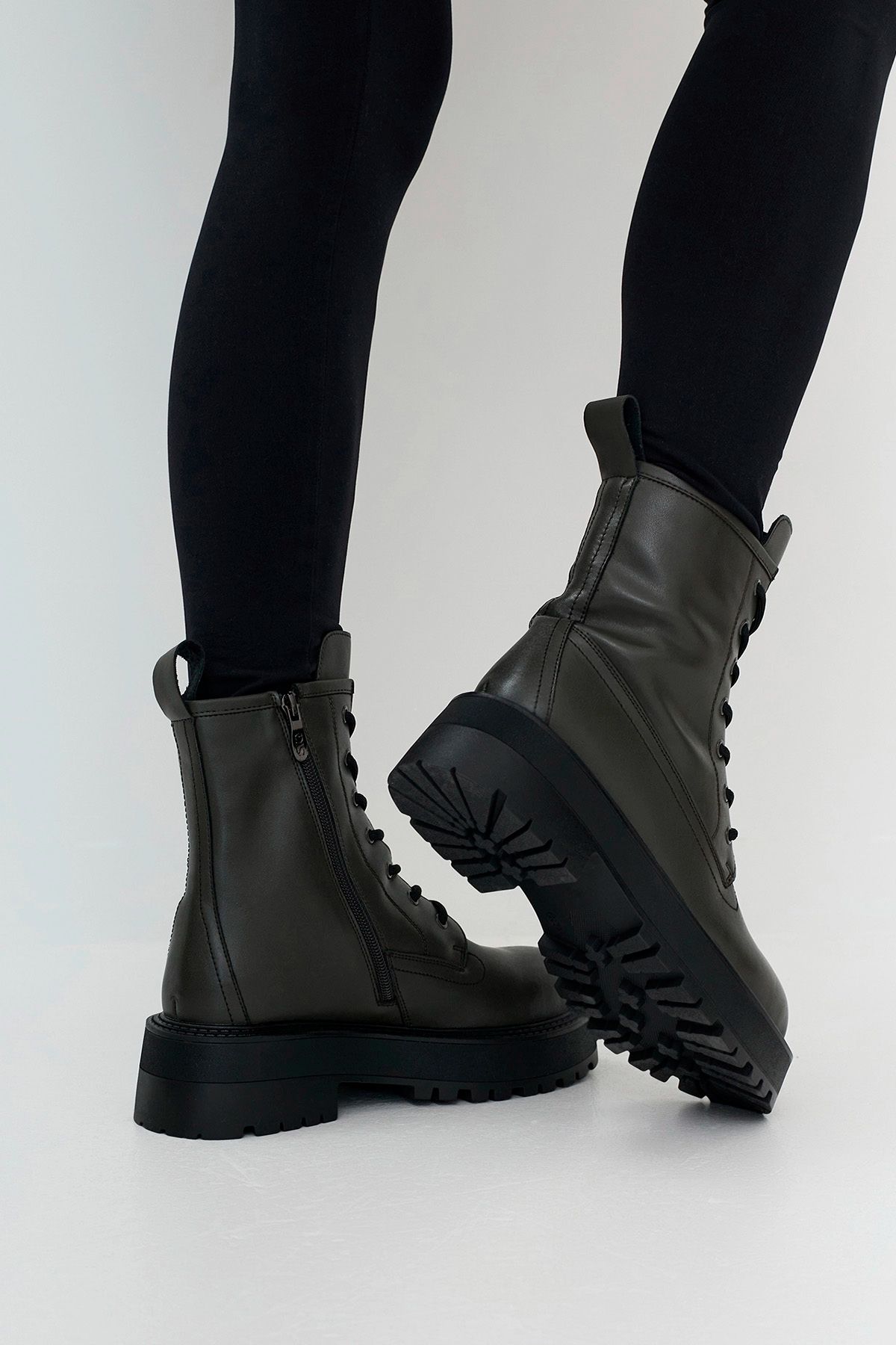 Утепленные высокие ботинки из мягкой натуральной кожи, 40р