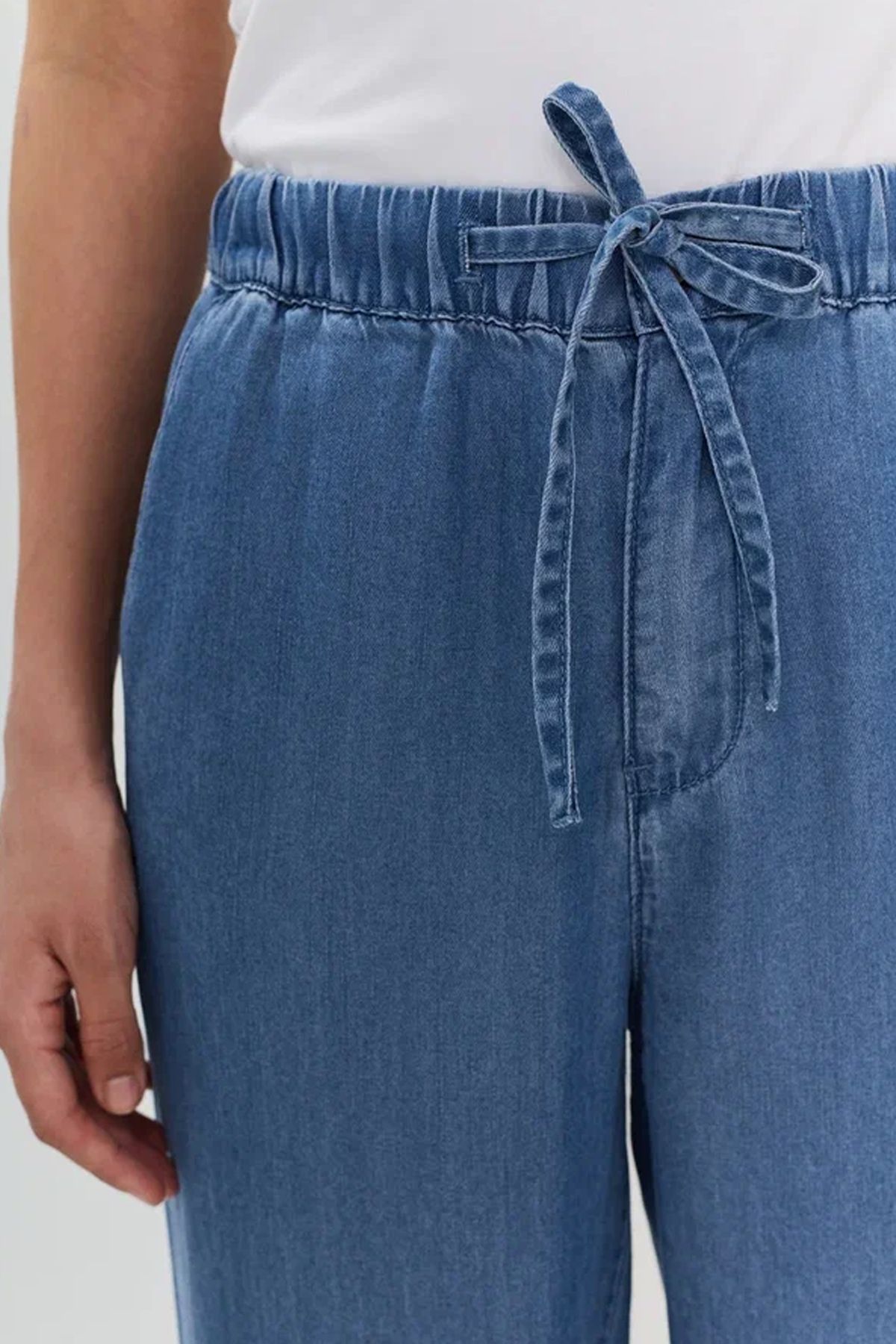 Джинсы прямого силуэта из эластичного денима, 46р