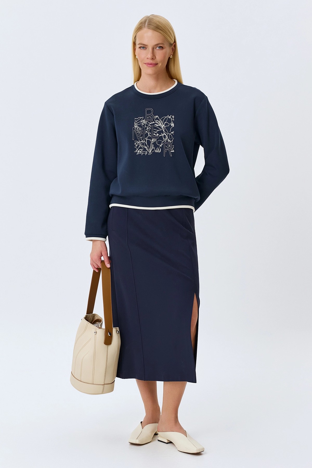 Свитшот с графичным принтом, 46