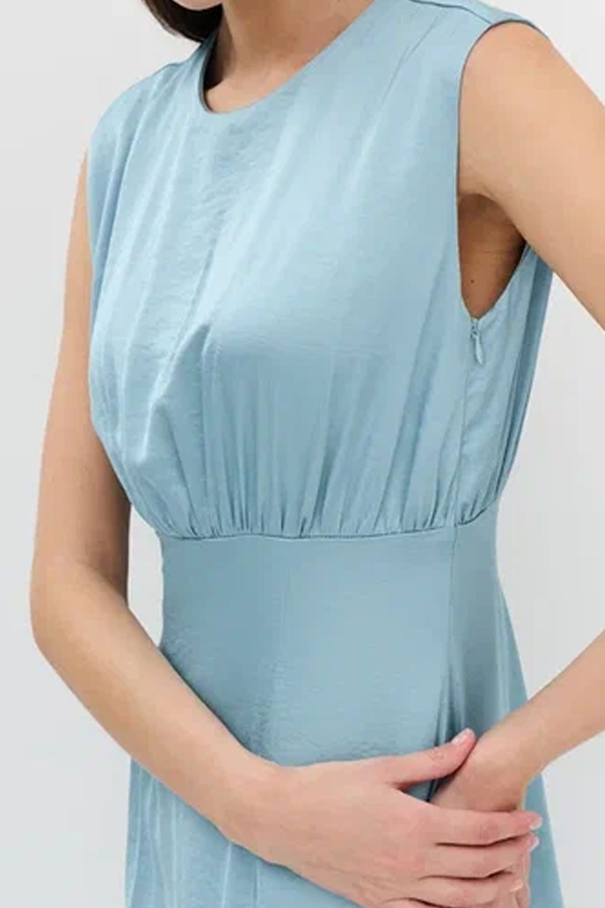 Элегантное платье со сборкой по талии в голубом цвете, 48р