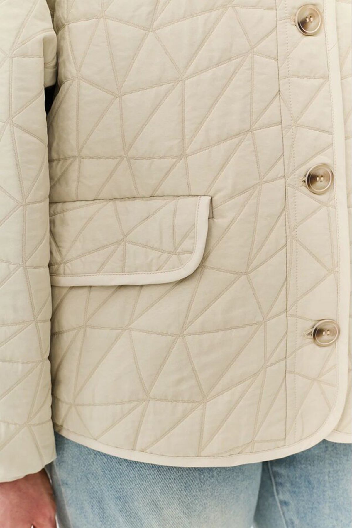 Легкая куртка с фантазийной сквозной стежкой, 52р