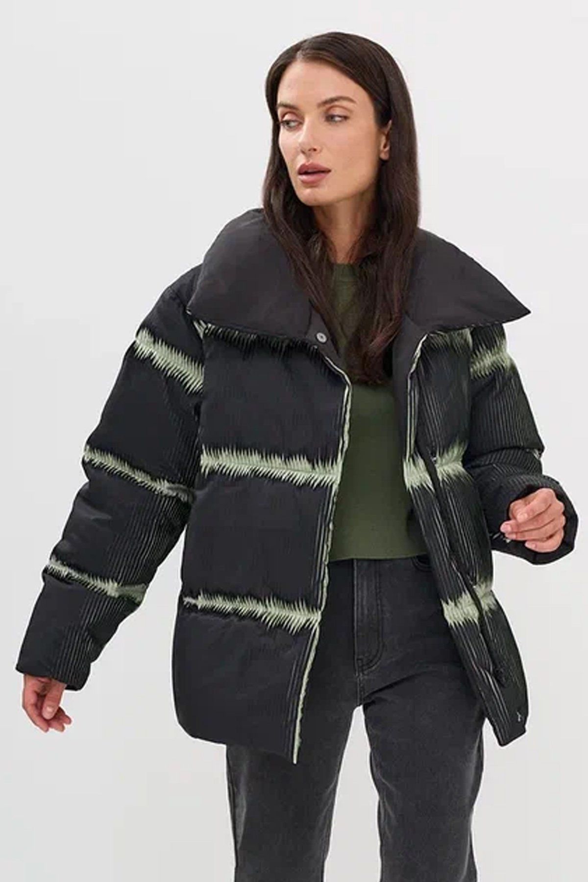 Двухцветная куртка из гофрированной фактурной ткани, 44р