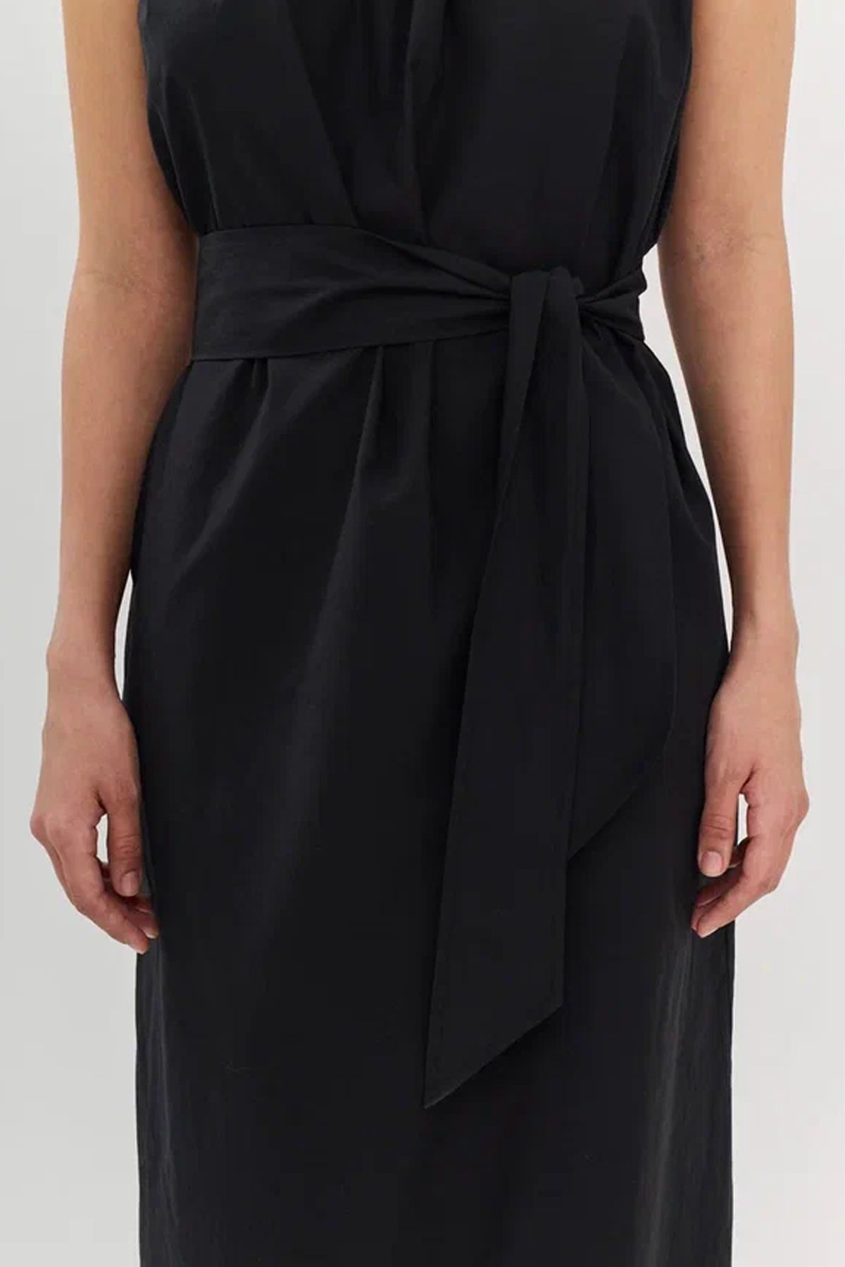 Свободное платье на тонких бретелях, 40р