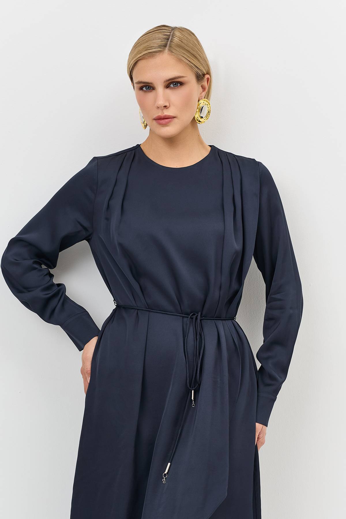 Лимитированная серия платье-миди с драпировкой и палантином, 34