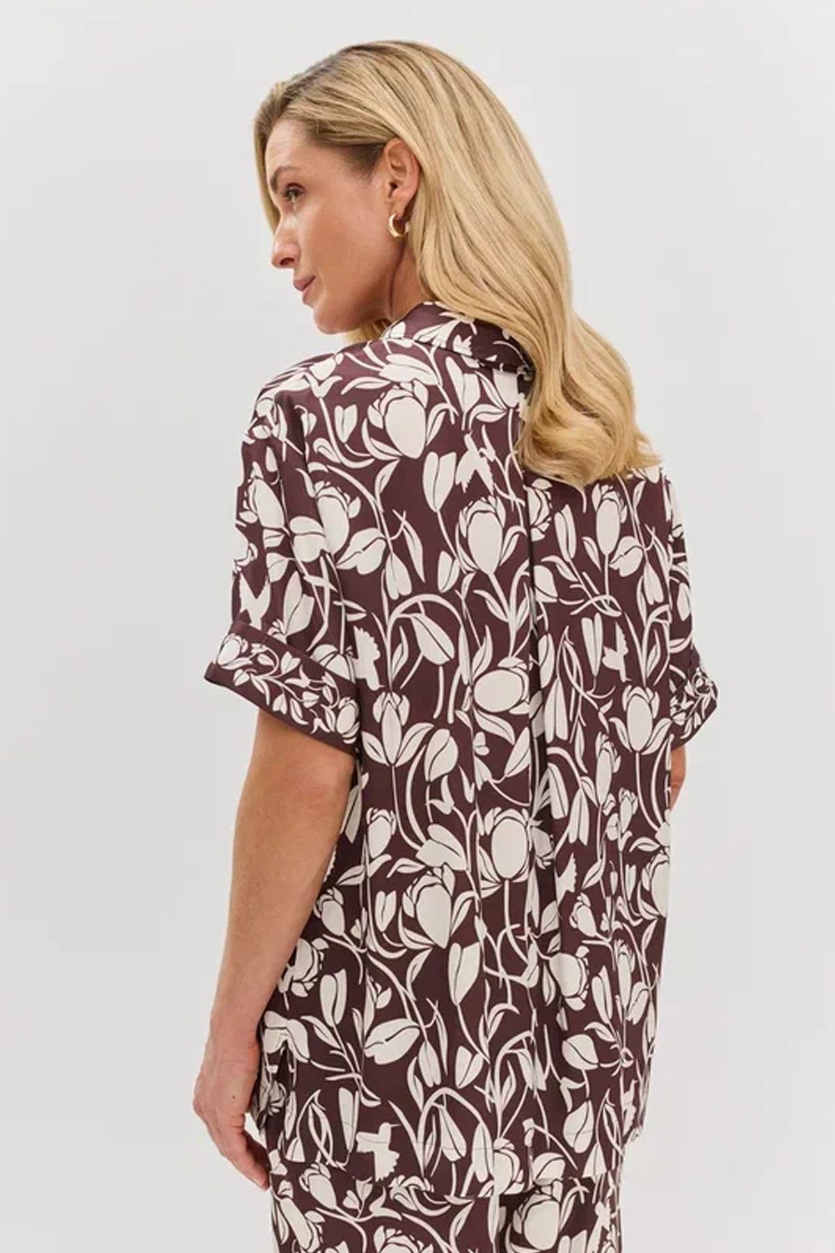 Блузка в цветочный принт с коротким рукавом, 54р