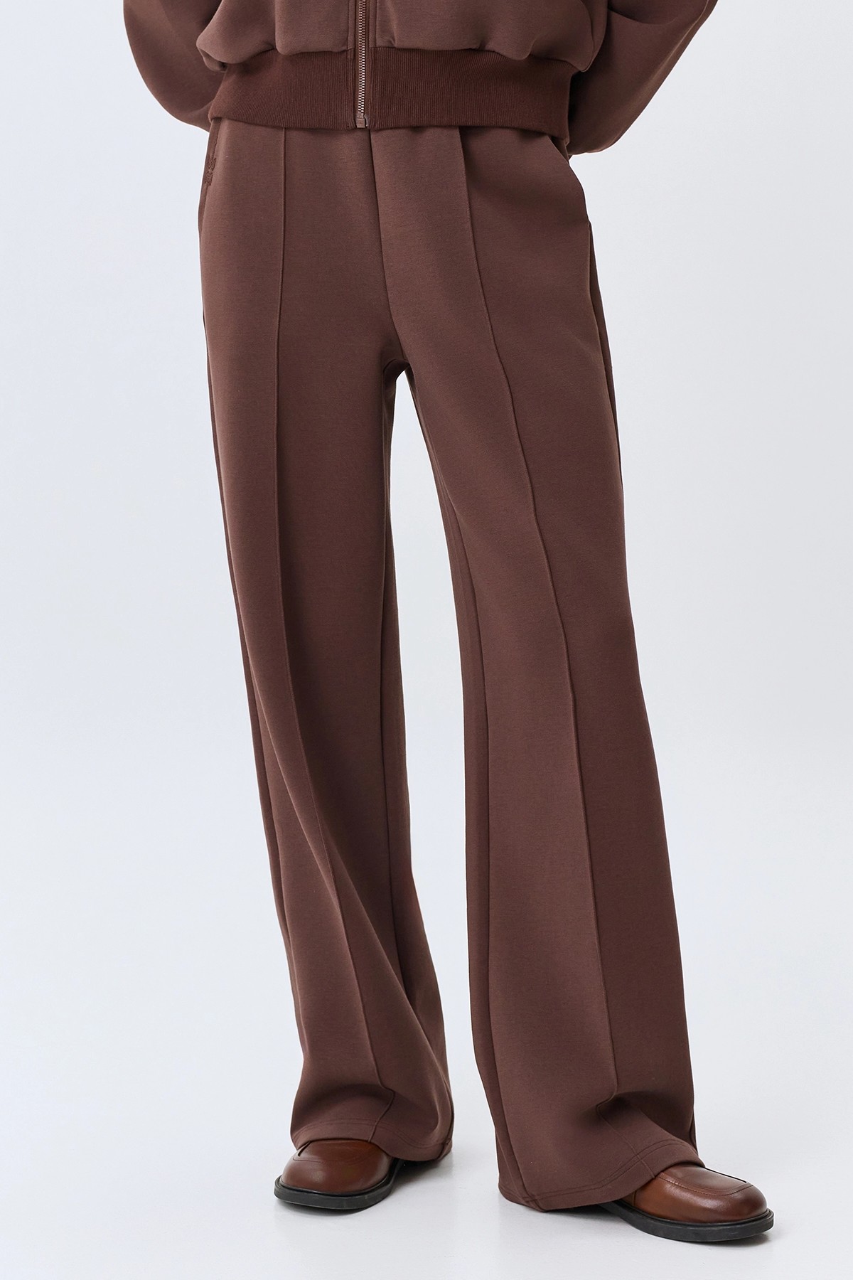 Трикотажные брюки в шоколадном оттенке, 44