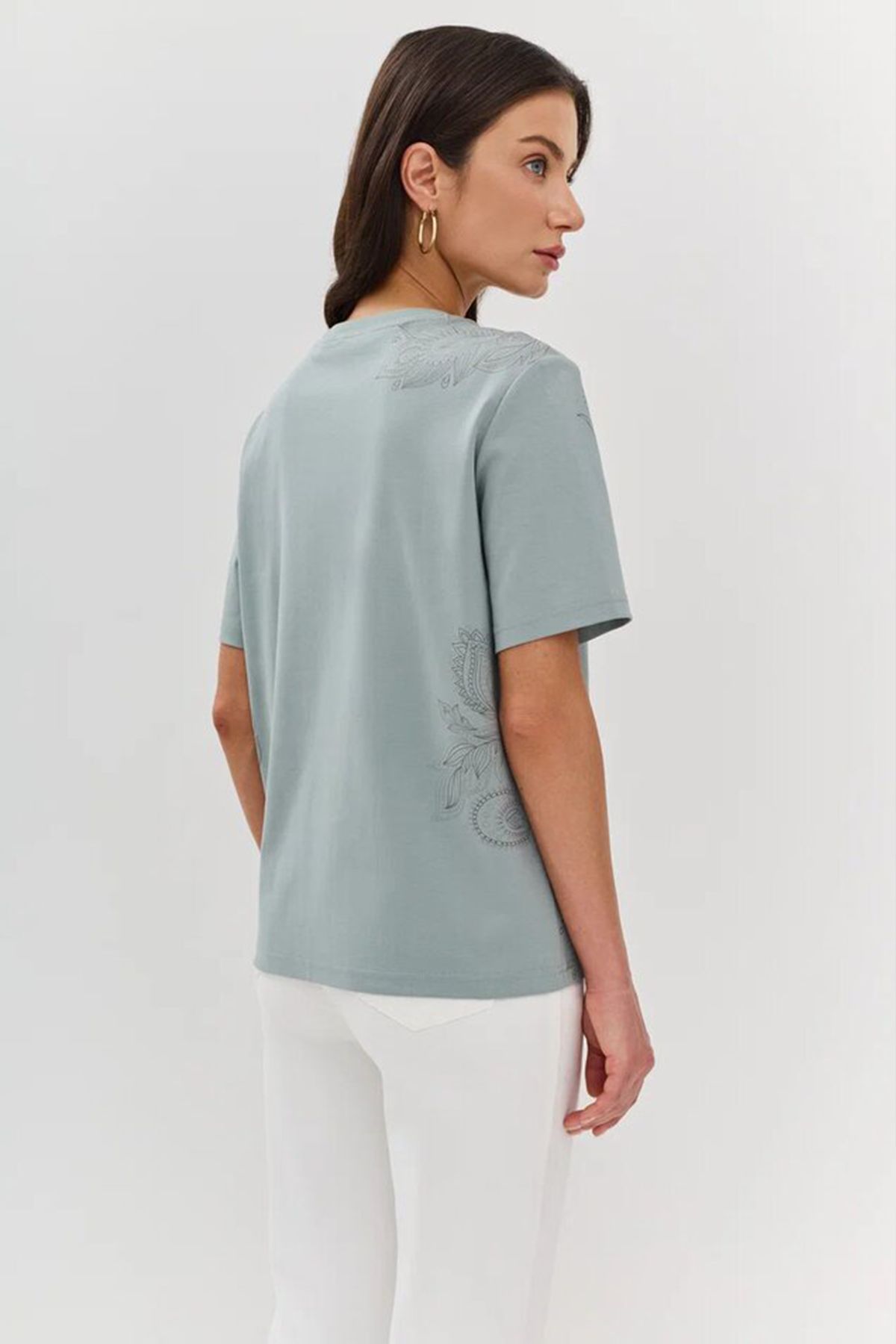 Футболка в цвете ментол с флоральным принтом, 50р