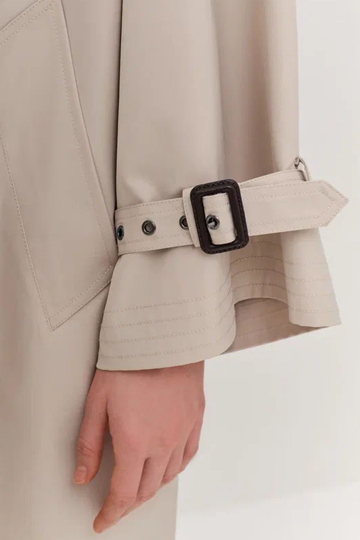 Укороченный тренч с контрастными пуговицами, 48р