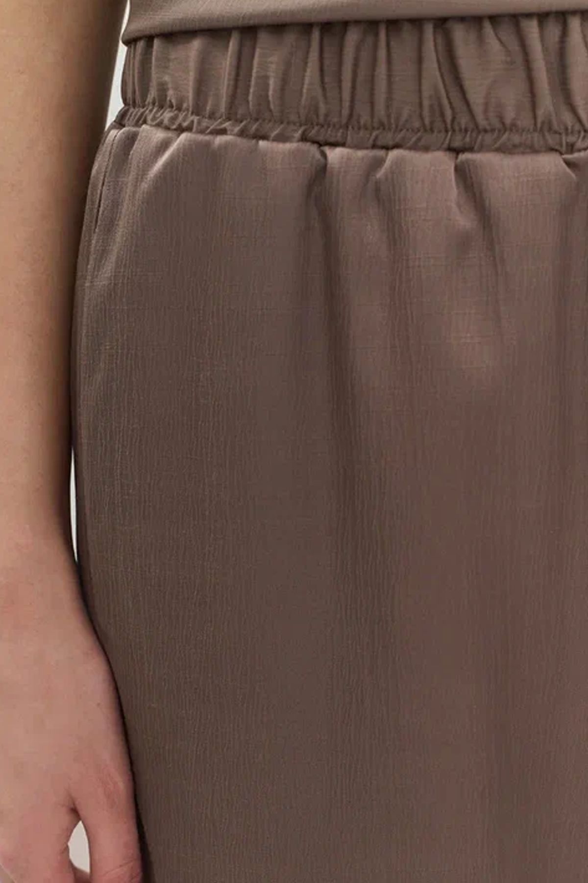 Прямые брюки в цвете какао с резинкой на талии, 48р