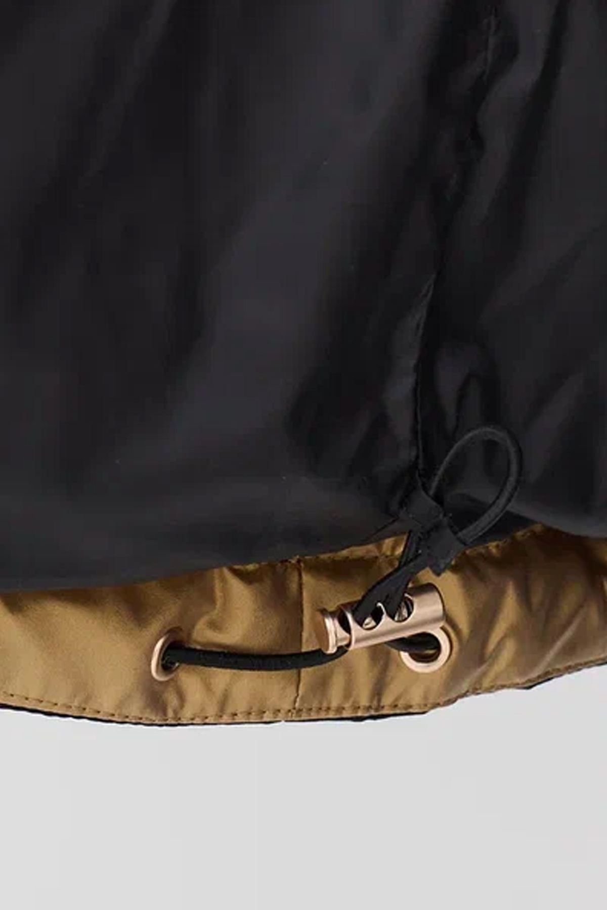 Объемная куртка с металлизированной подкладкой в черном цвете, 50р