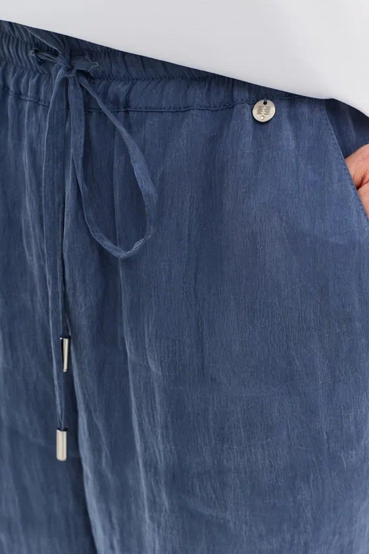 Брюки прямого силуэта со шнурком на талии, 42р