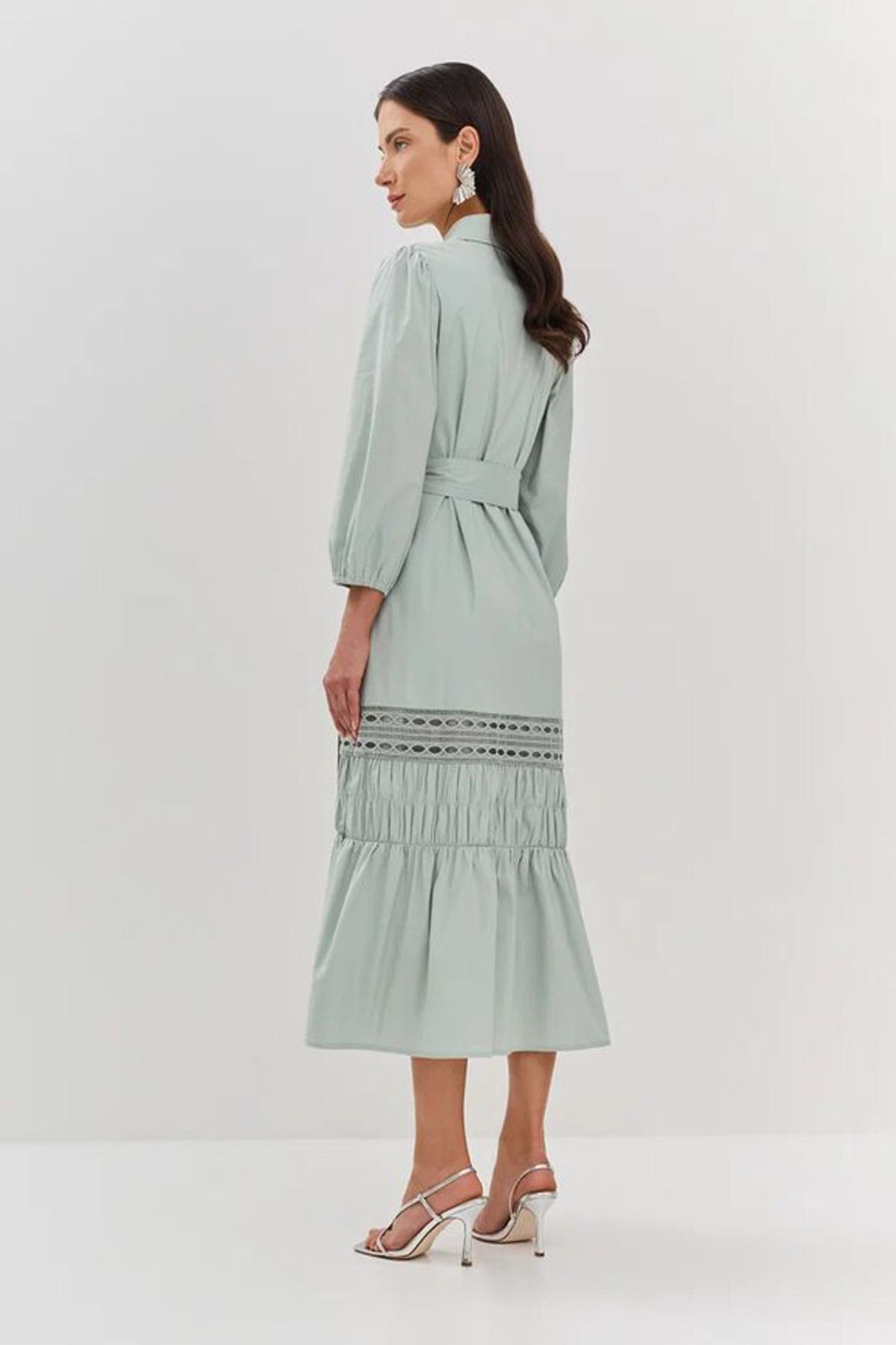 Платье-рубашка с кружевными вставками, 42р