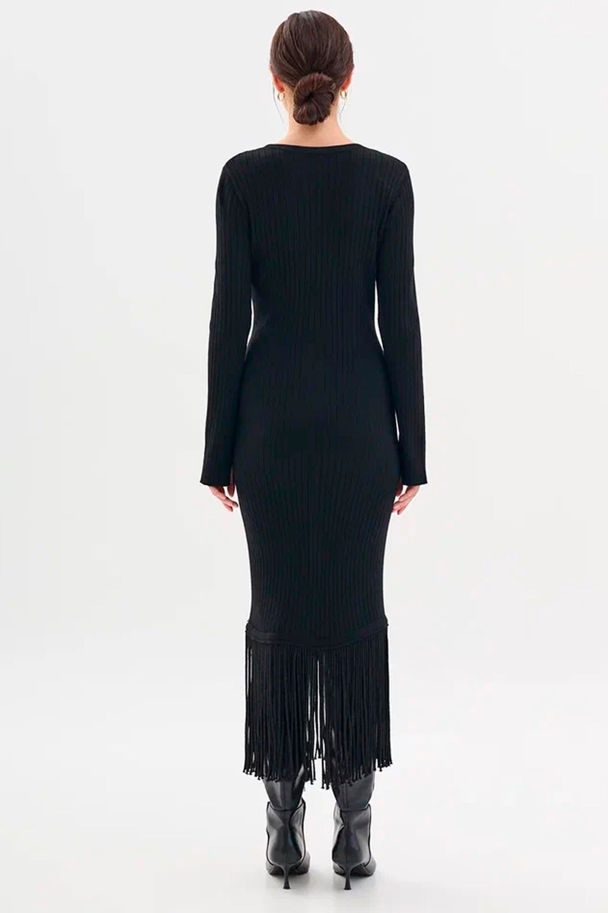 Трикотажное платье в рубчик с бахромой по краю, 40р