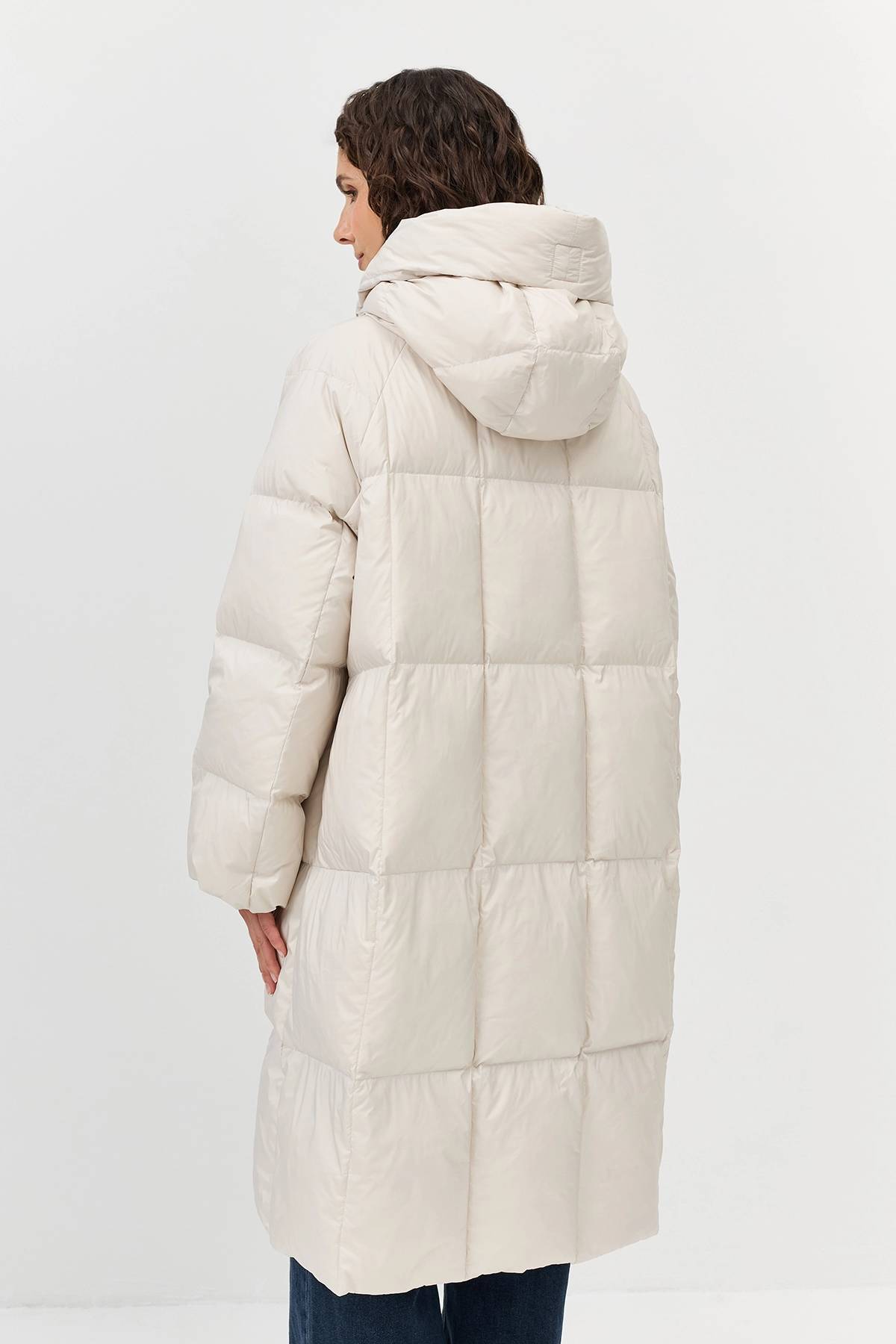 Лимитированная серия Жемчужный пуховик с квадратной стежкойс палантином, 34