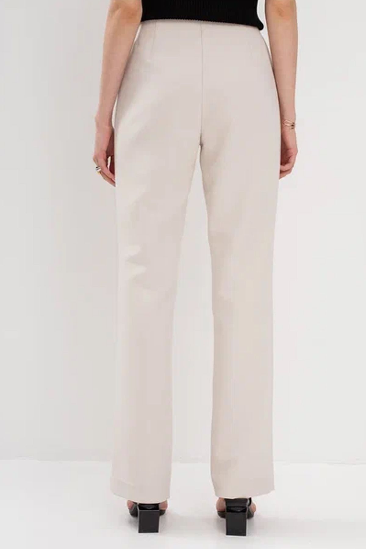 Классические брюки бежево-серого цвета прямого силуэта, 46р