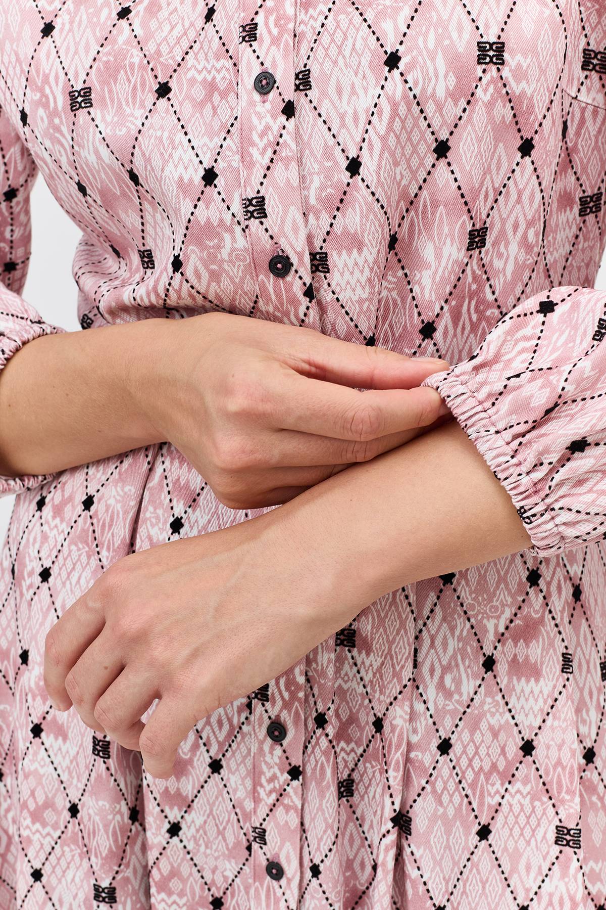 Лимитированная серия платье-рубашка с брендированным принтом и палантином, 34