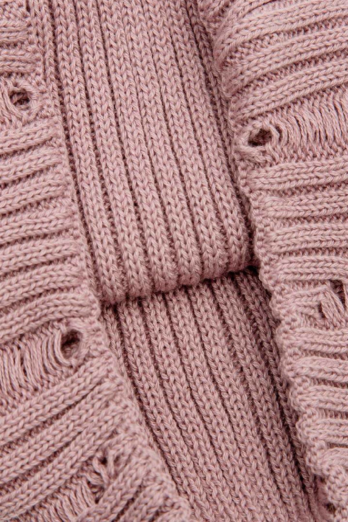 Классическая шапка бини в стиле "рваного" трикотажа в ярко-голубом цвете, 57р