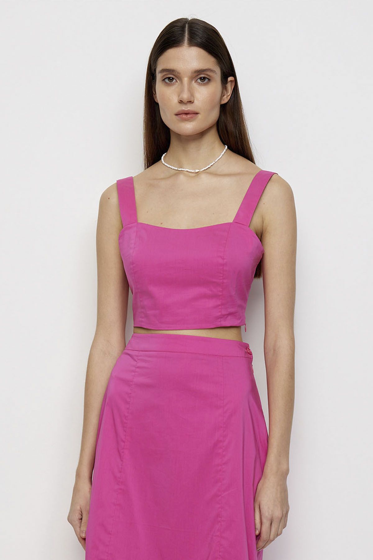 Укороченный топ в цвете фуксия на бретелях, 48р