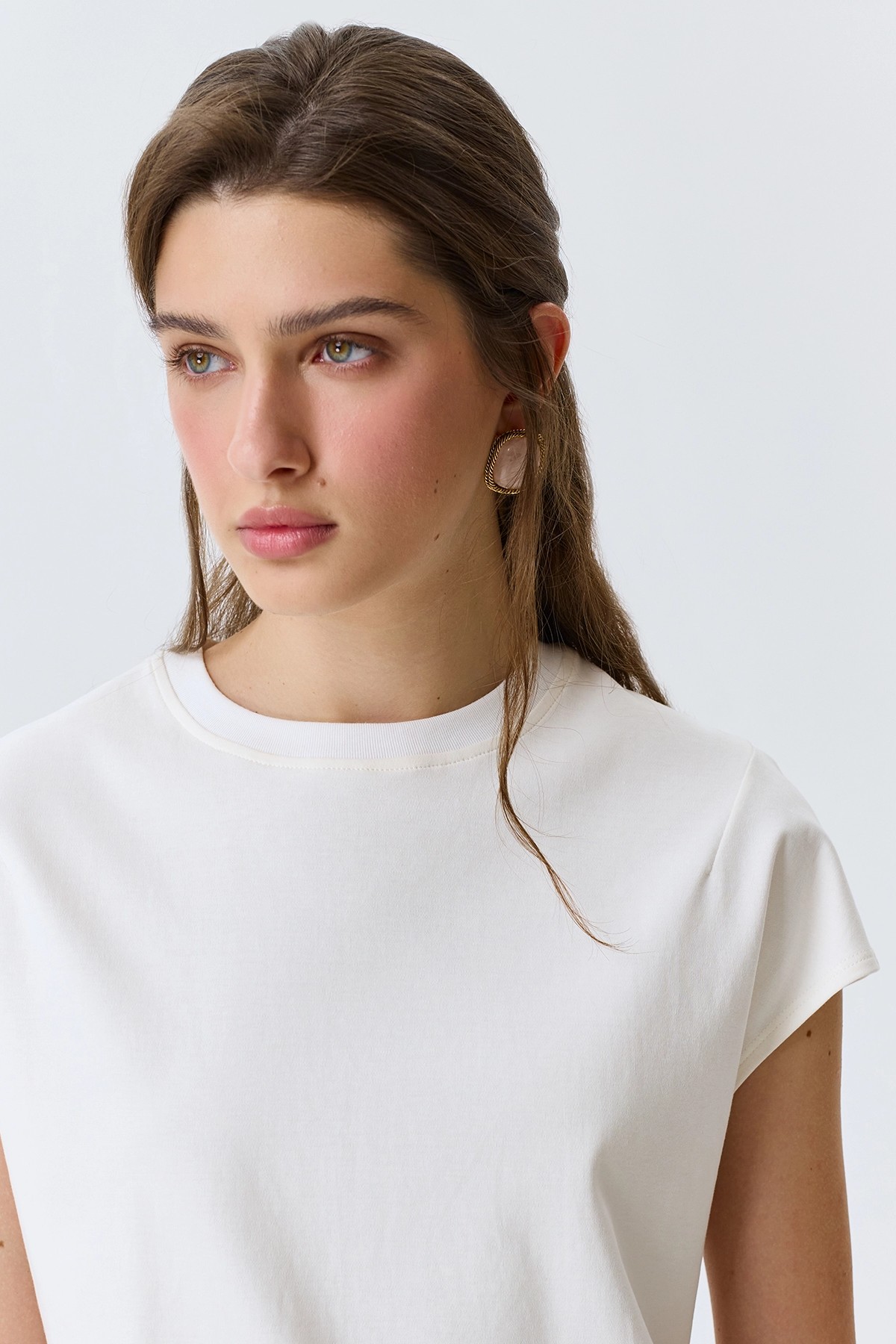 Базовая белая футболка из 100% хлопка, 42