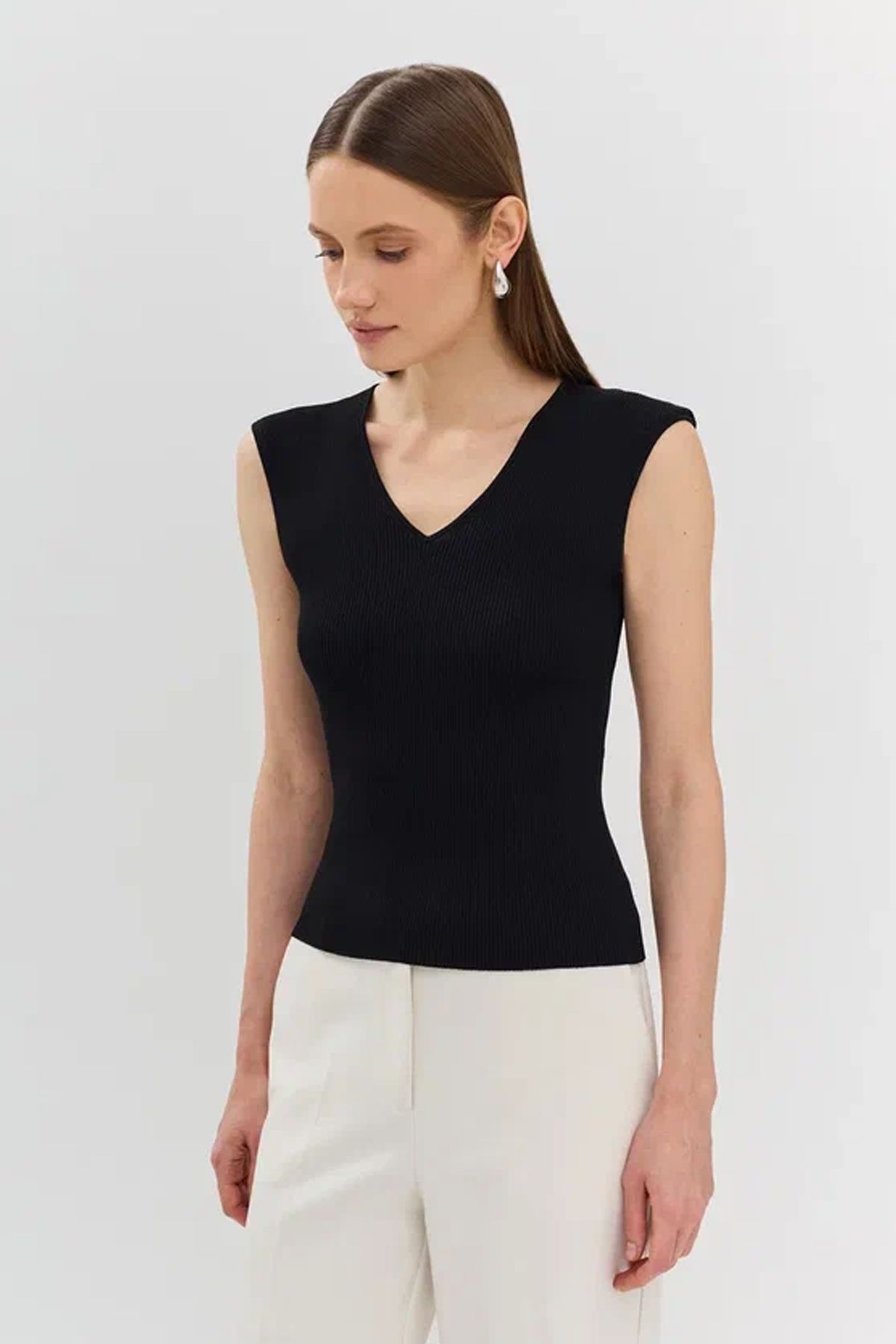 Вязаный топ с V-образным вырезом, 52р