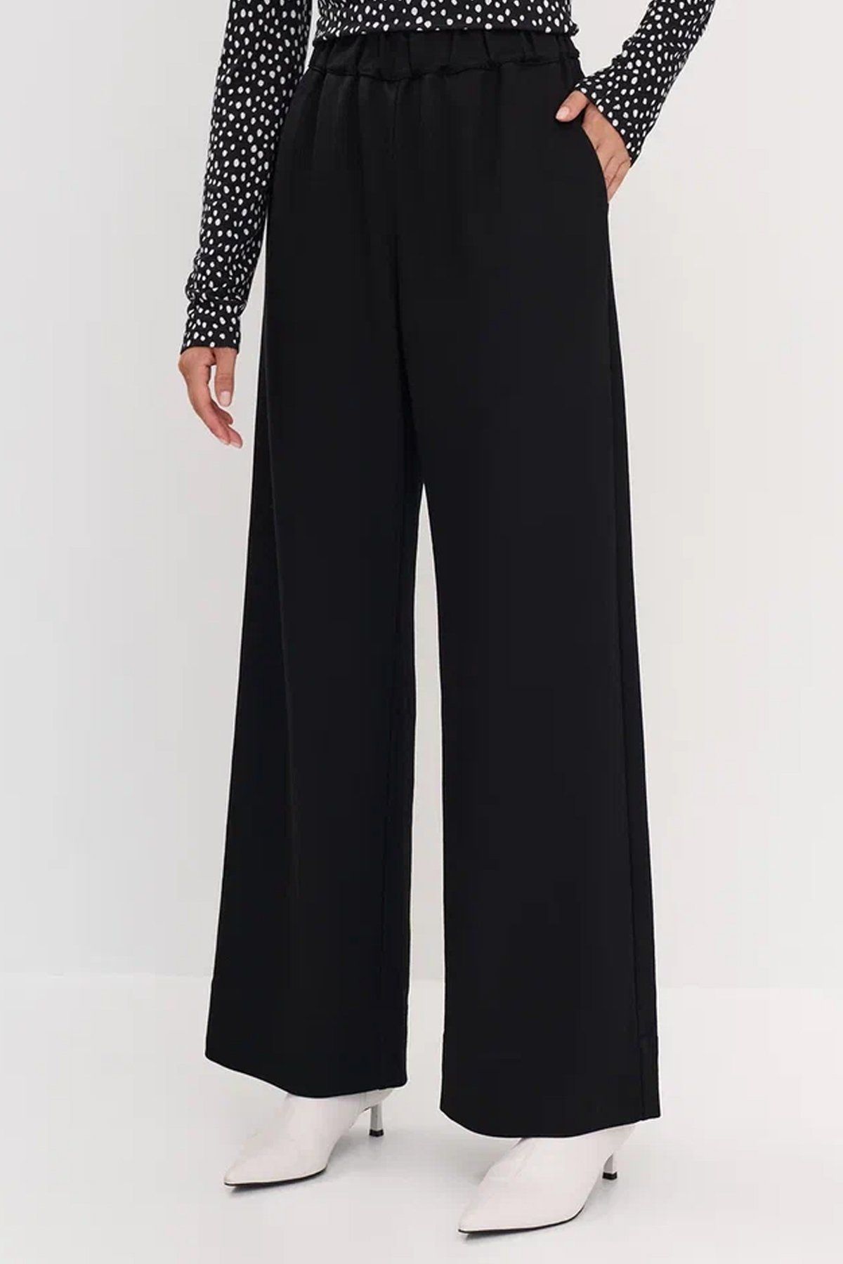 Чёрные однотонные брюки с резинкой на талии, 48р