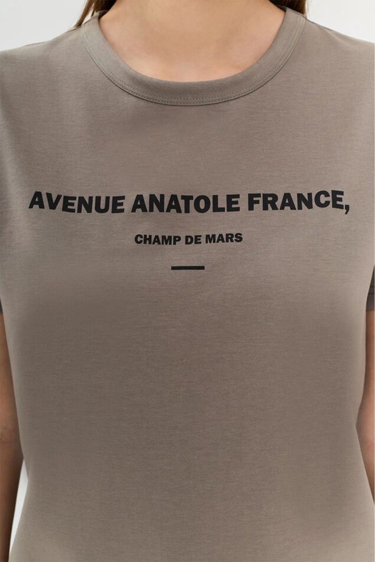 Футболка с надписью и круглым вырезом горловины, 42р