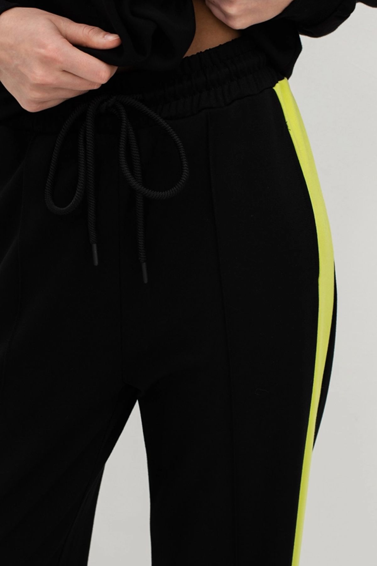 Брюки с яркими лампасами, 40р