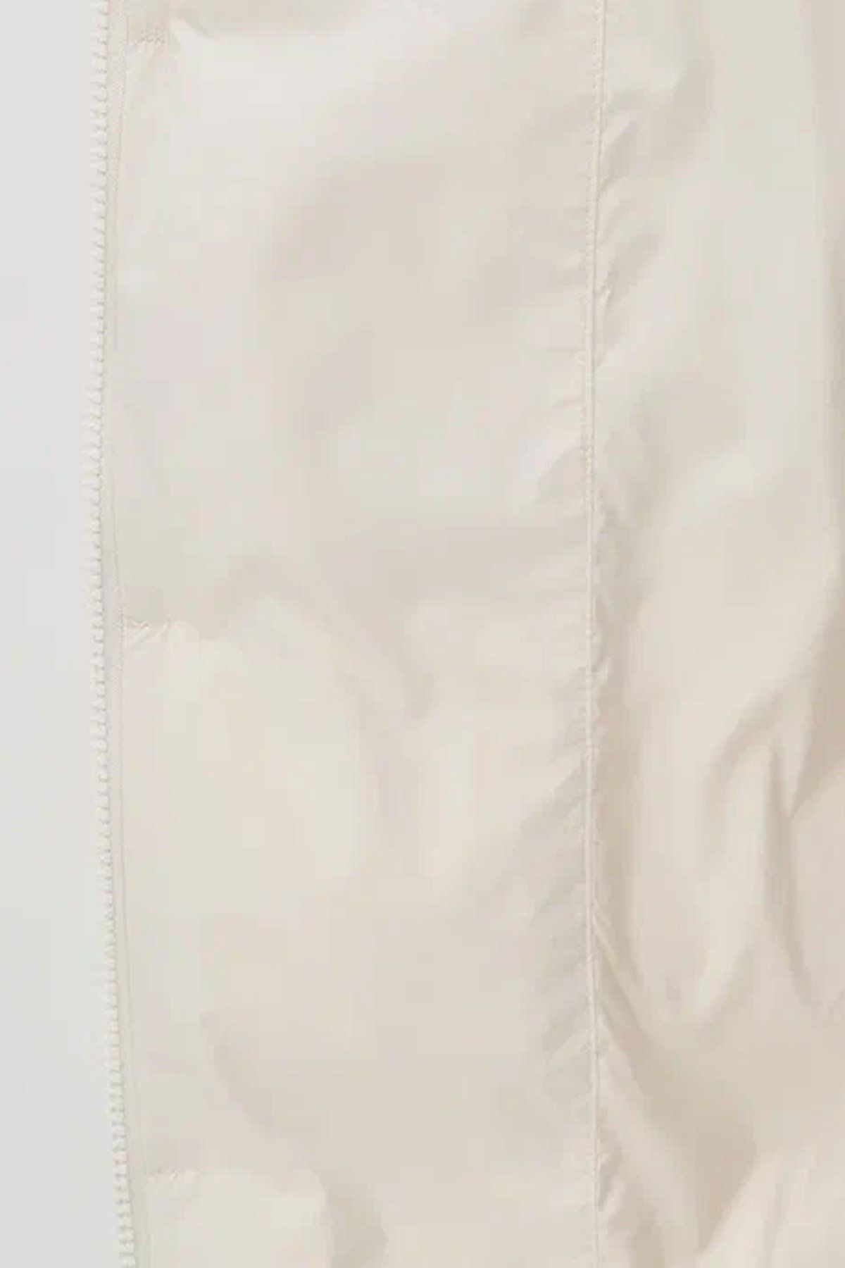 Удлиненное пальто свободного силуэта из натурального пуха в светло-бежевом цвете, 52р