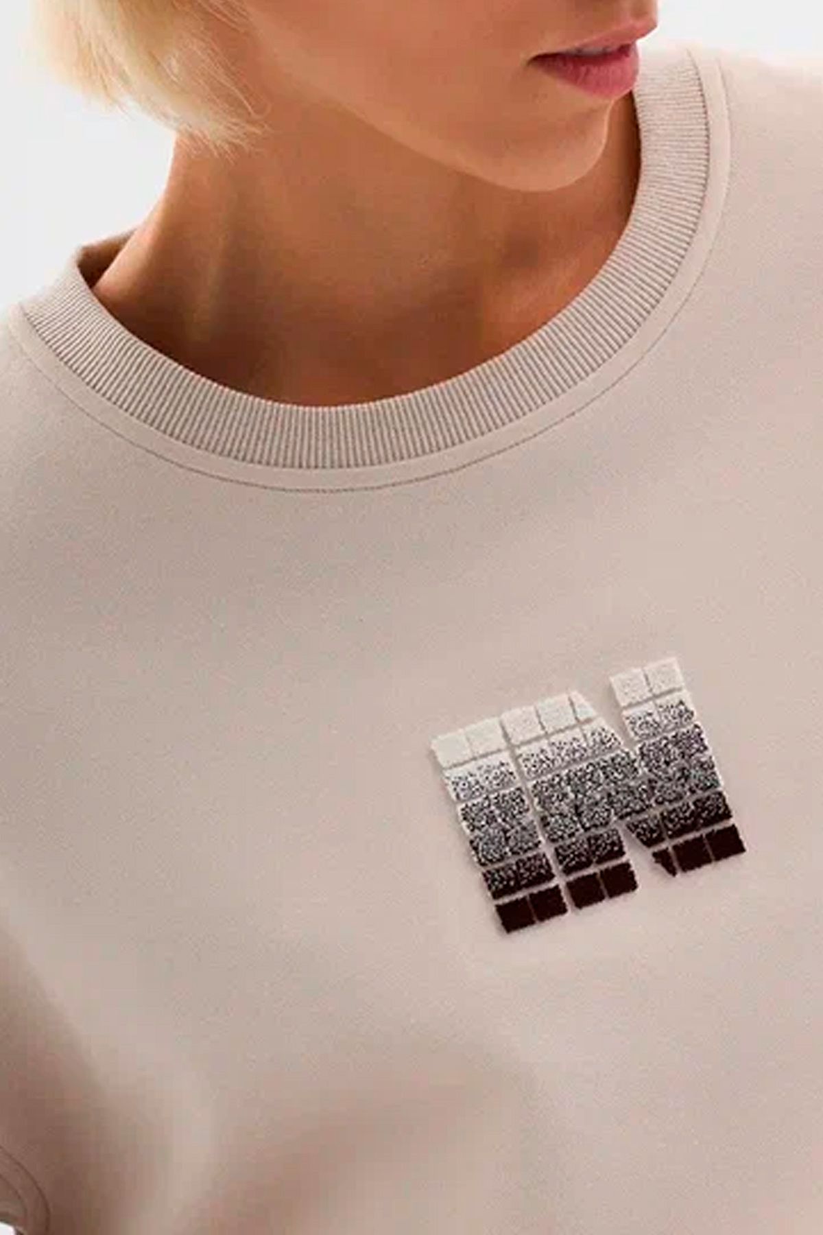 Джемпер-свитшот с флок-принтом в бежевом цвете, 42р