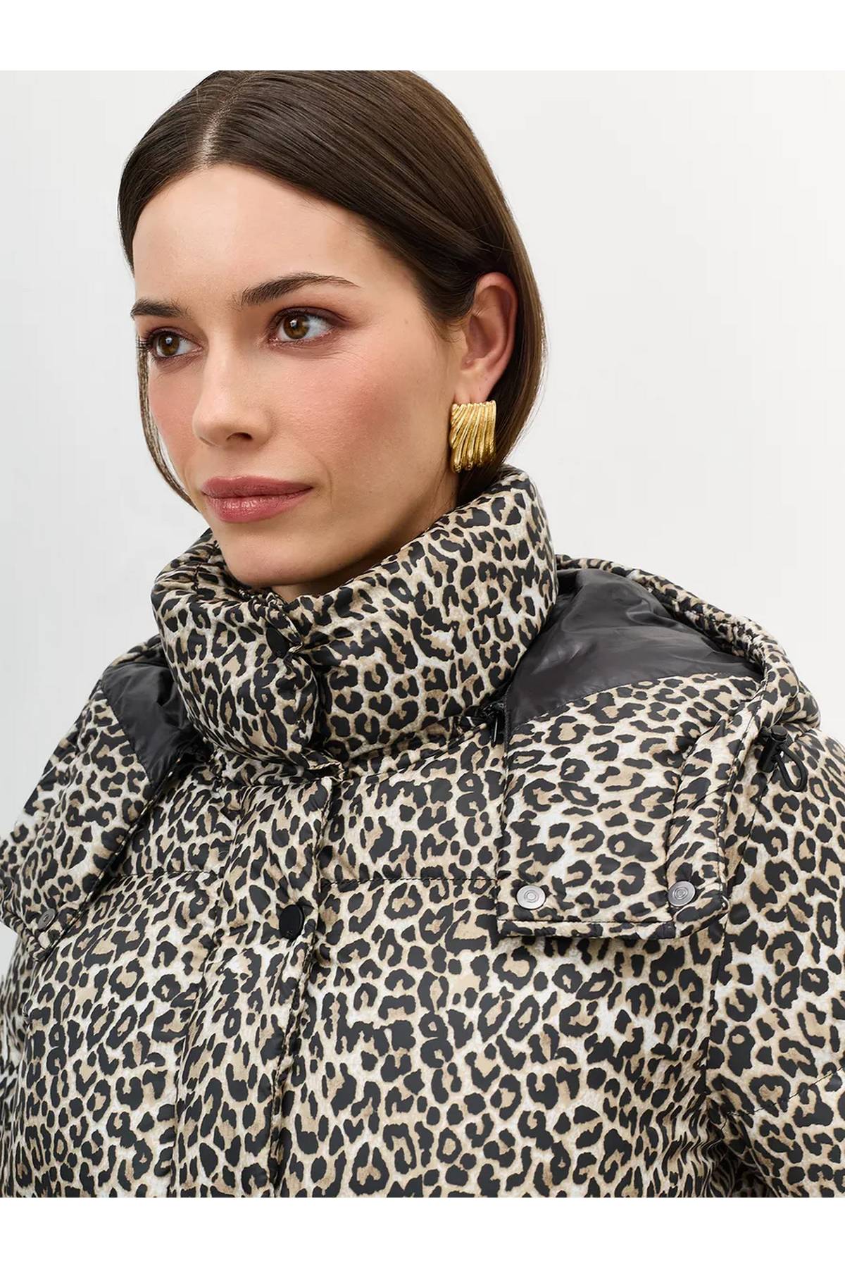 Лимитированная серия пуховик с анималистичным принтом и палантин, 46